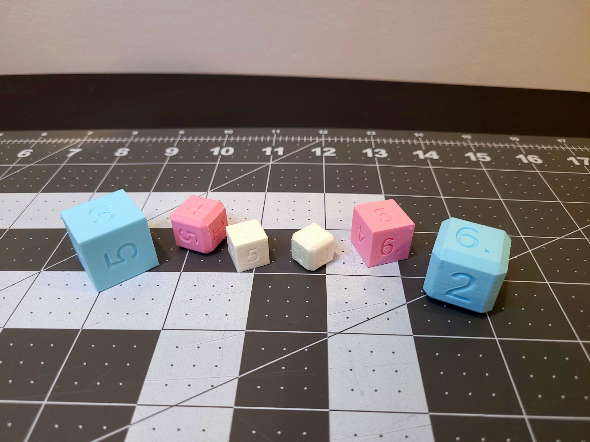 Parametric customizable d6 (six-sided die)