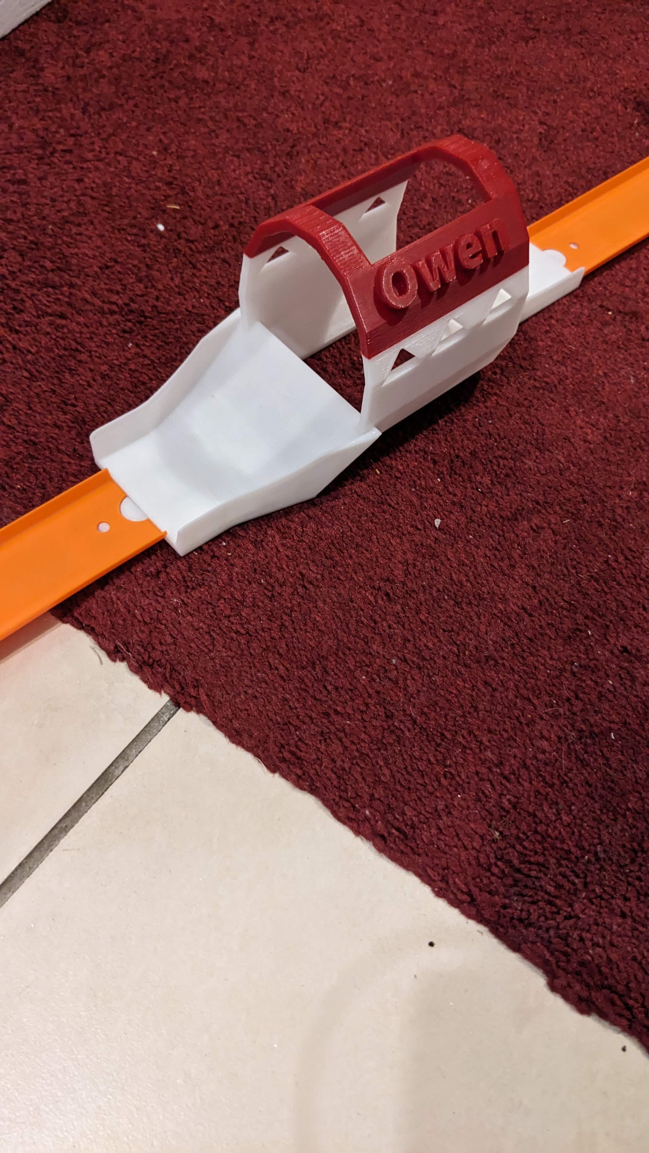 Hotwheels tunnel with jump
