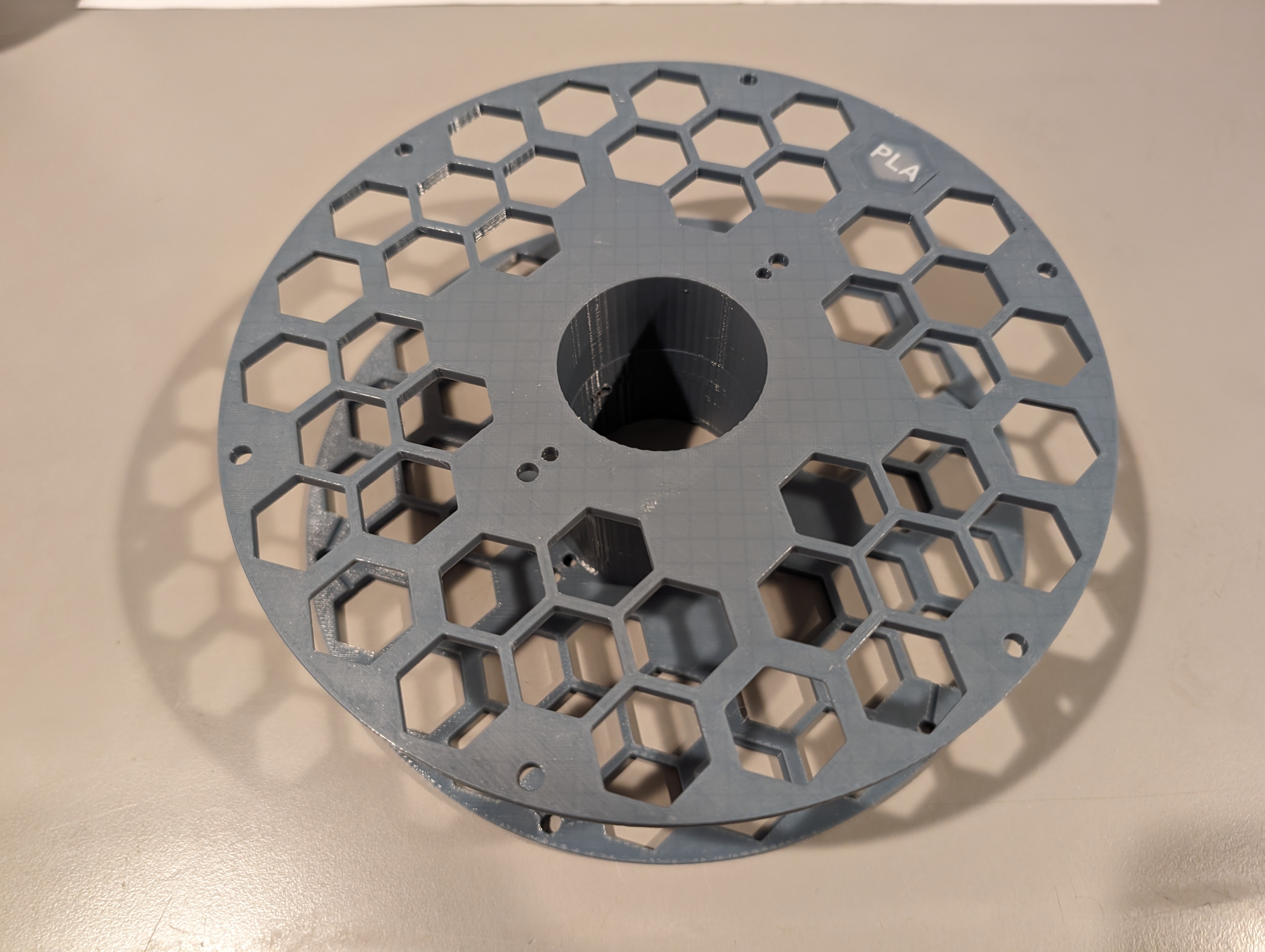 Miniatura 2 do modelo 3D Reusable Spool with Hex Insert ID Plates