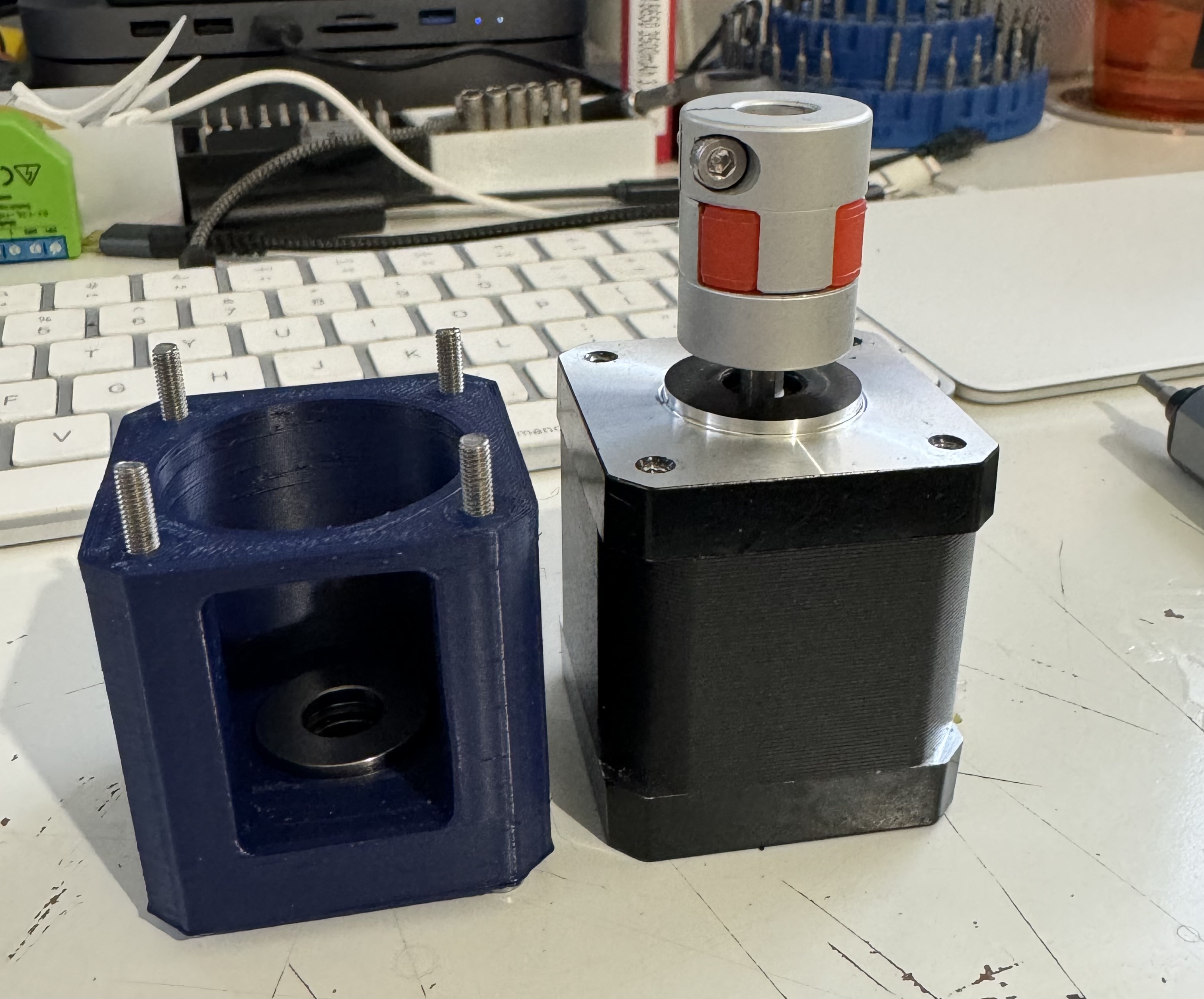 Nema 17 Stepper Motor Mount with integrated Axial Thrust Bearing for