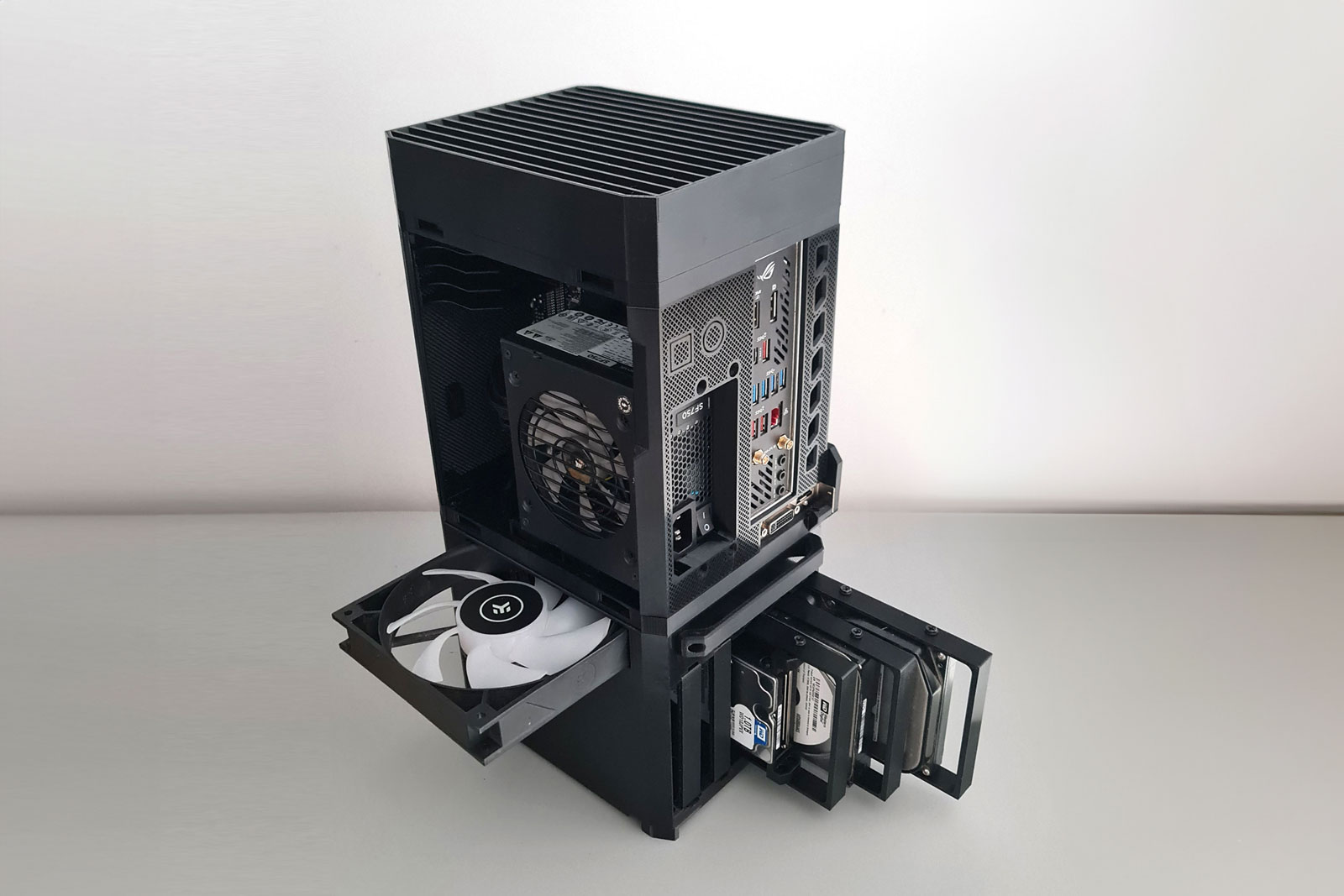 Modular NAS ITX PC Case by Haydn Bao