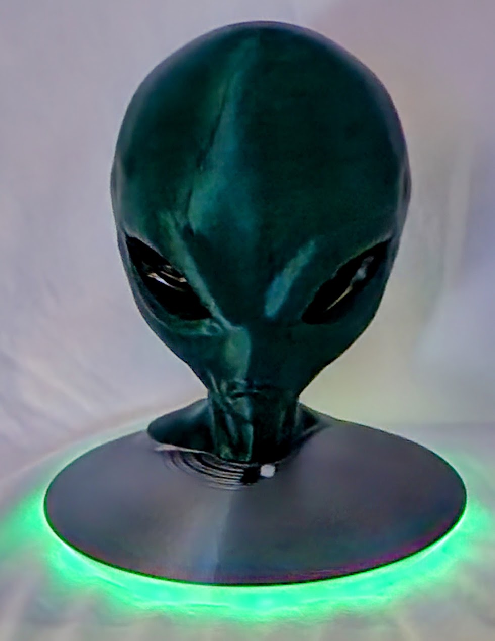 Miniatura 2 do modelo 3D Alien with UFO Base & LEDs