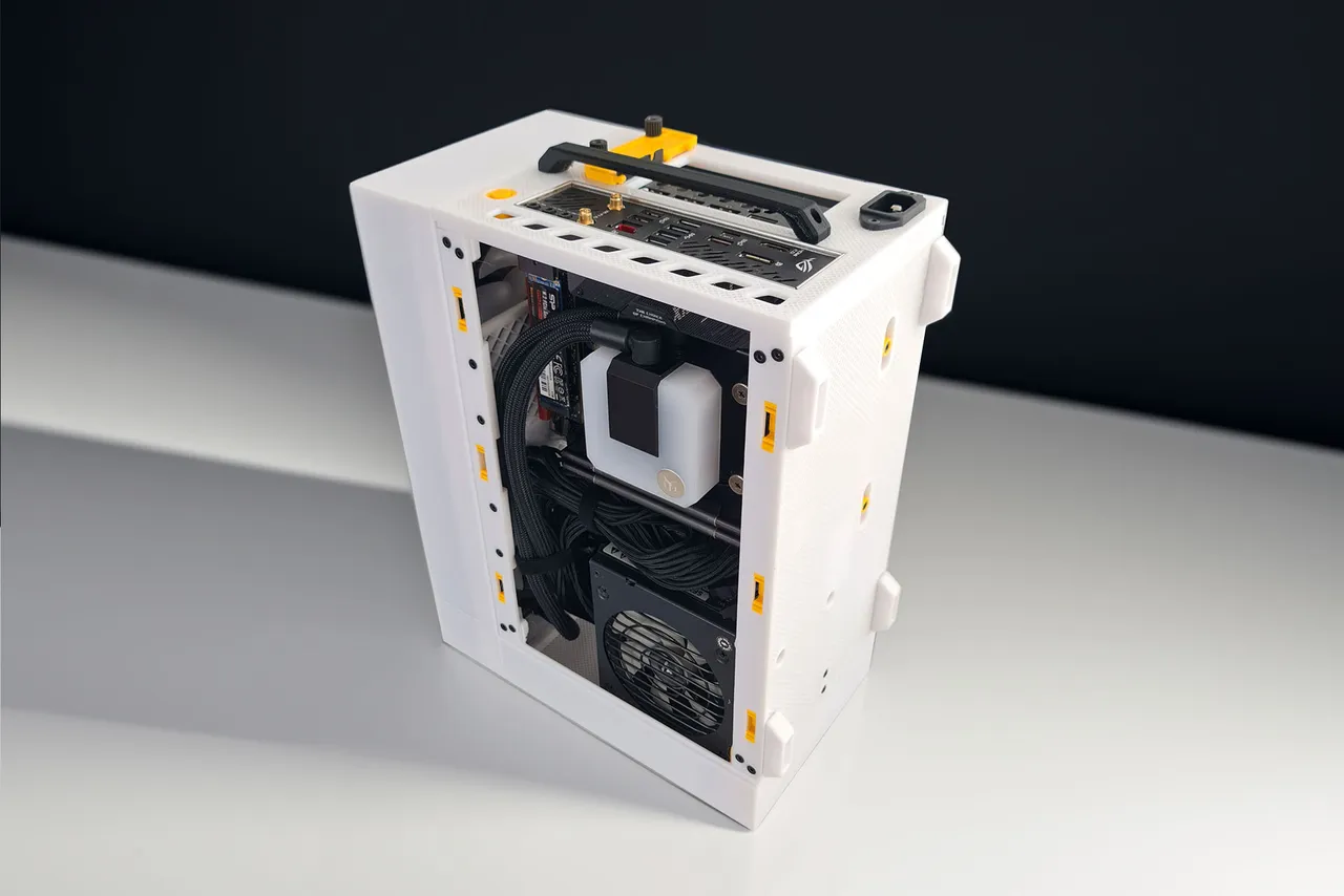 Modular NAS ITX PC Case by Haydn Bao