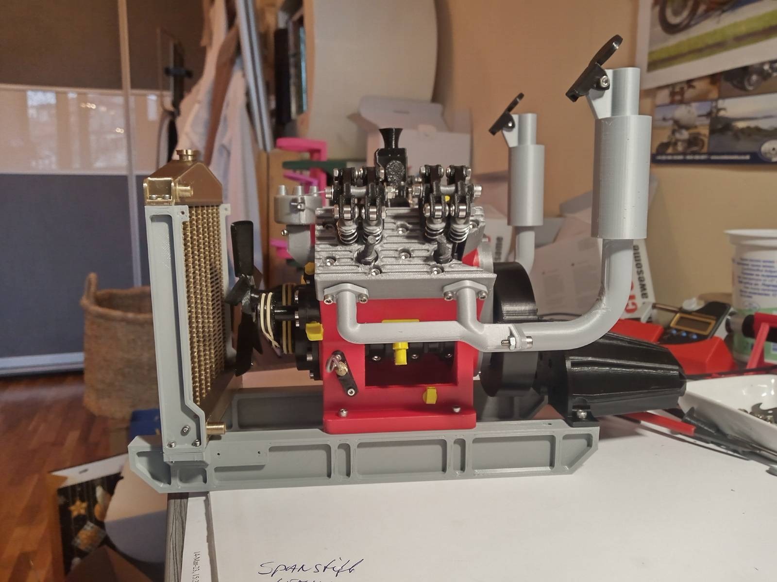 Working model of the Howell V-four engine