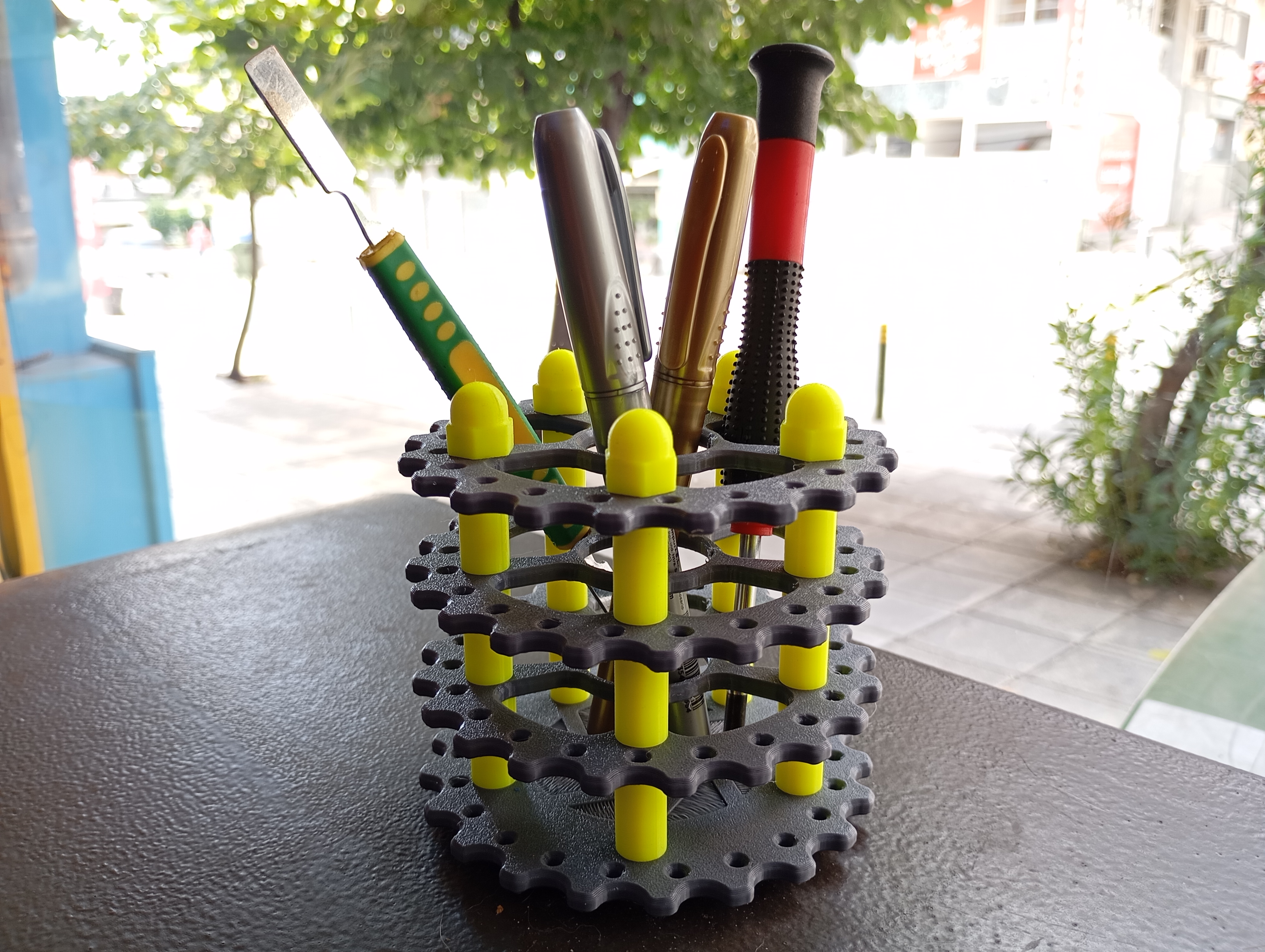 bike gears stuck pen holder