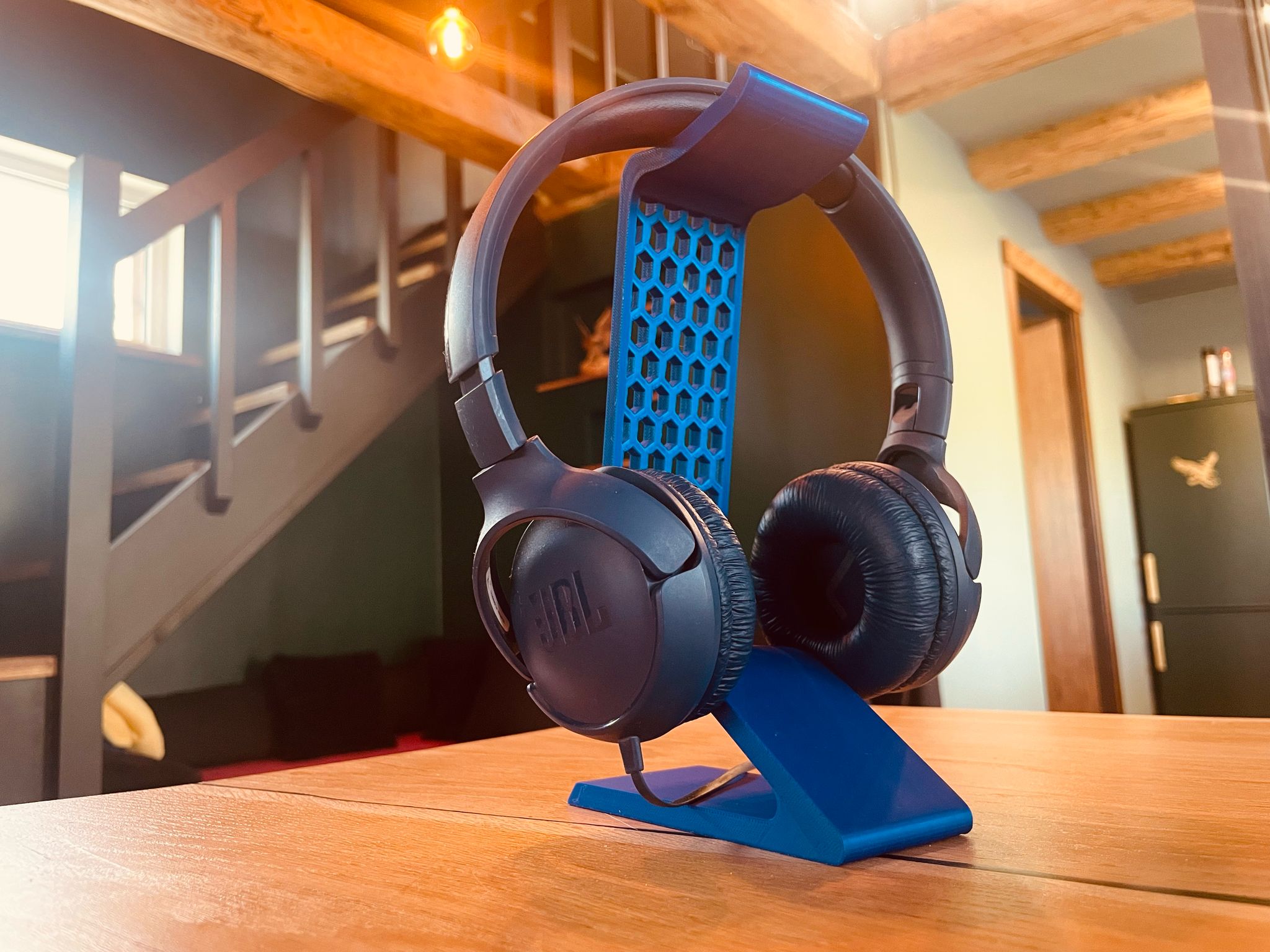 Earphone stand