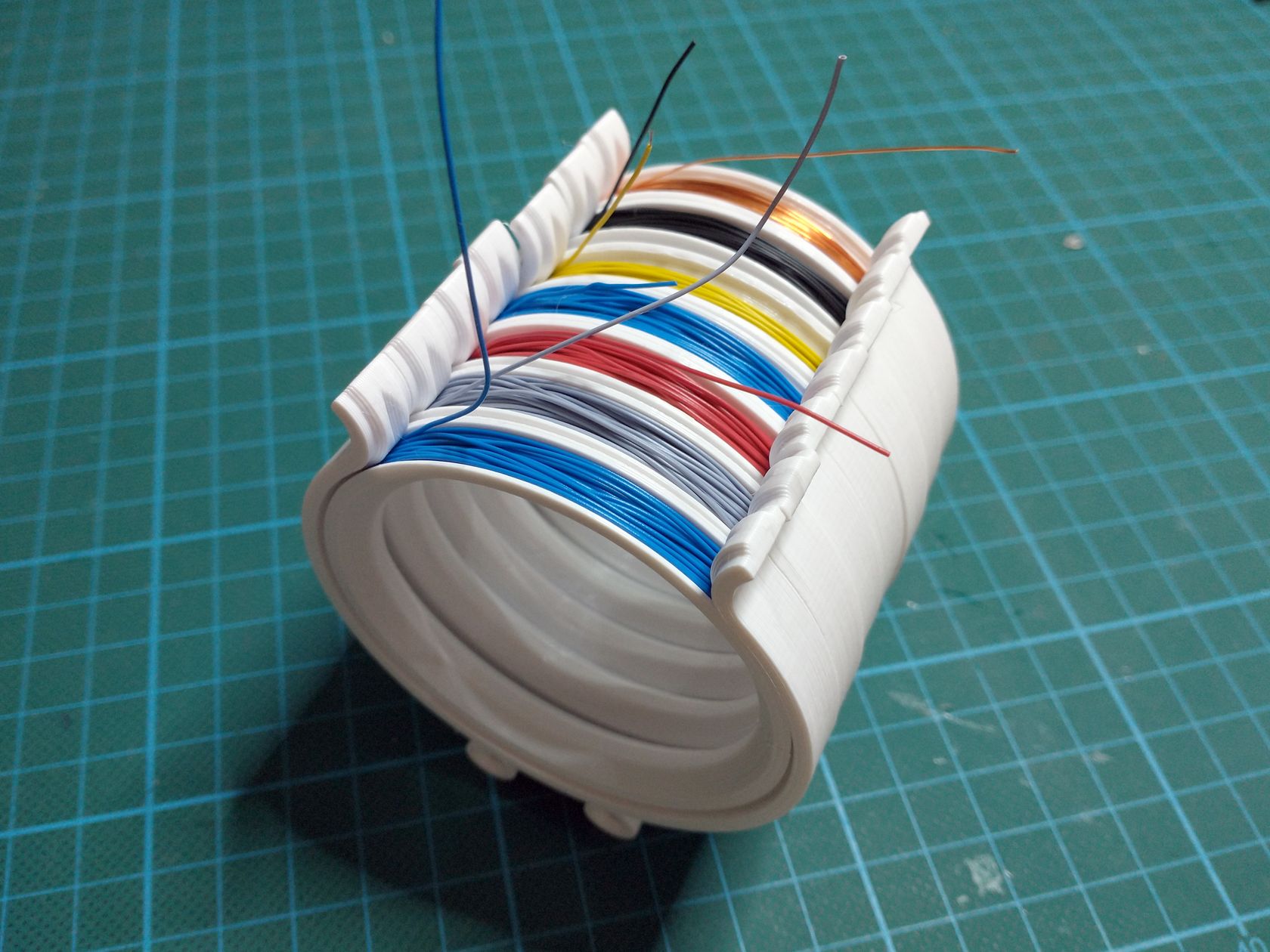 Clip-In cable/wire spool