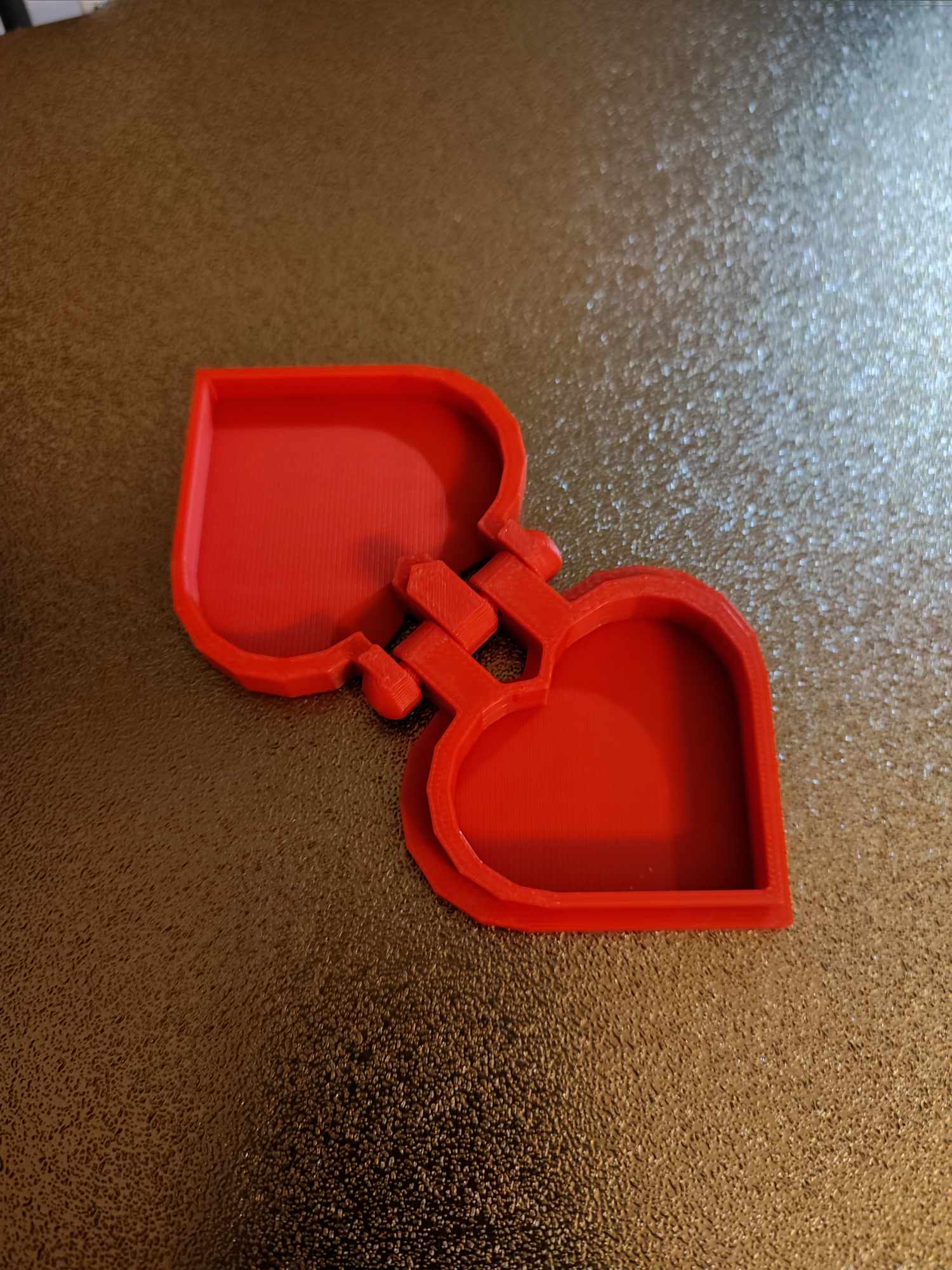 Hinged heart container by ImpacterDIY Download free STL model