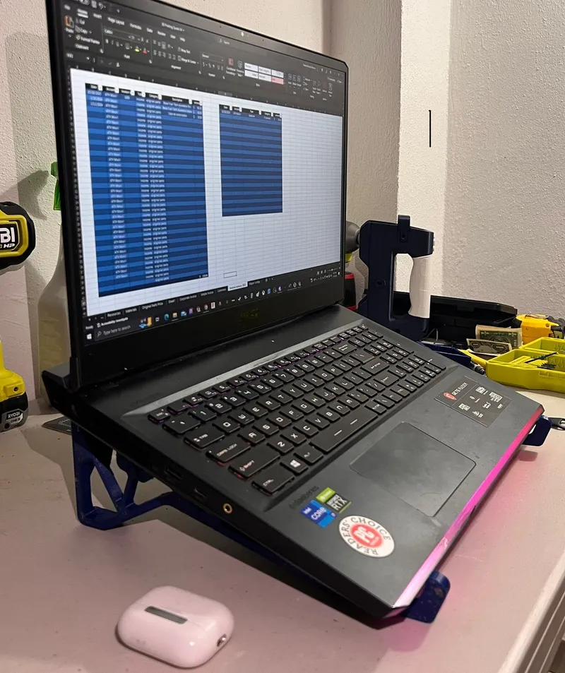 Adjustable & Portable Laptop Stand by Vectoforge | Download free STL ...