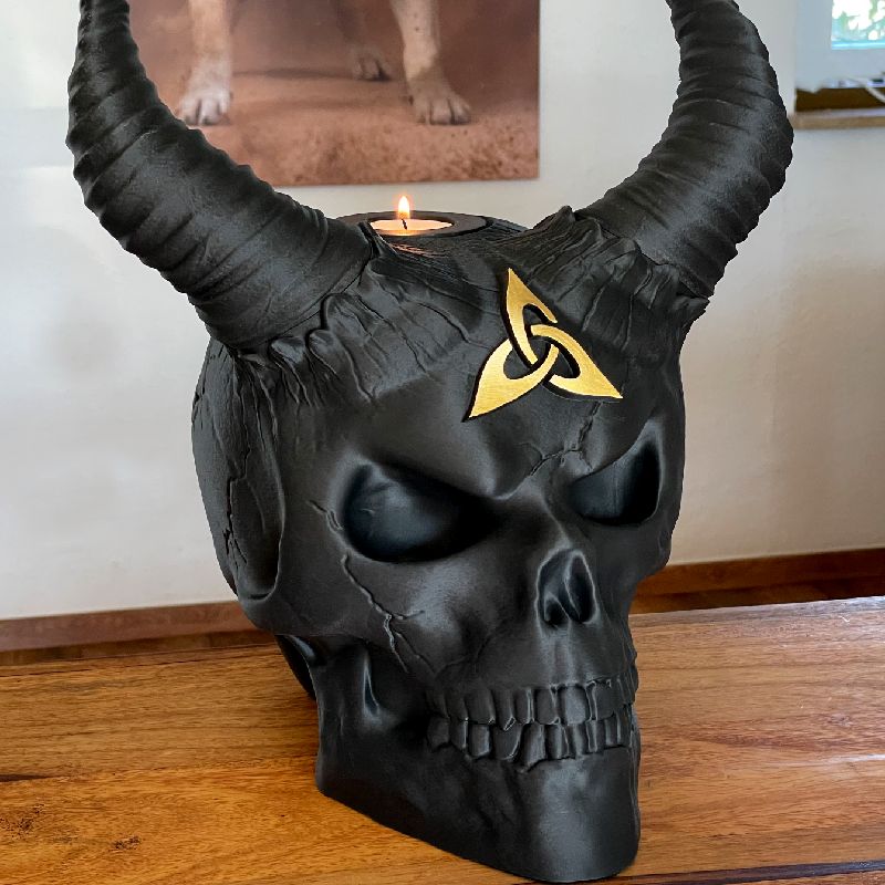 Skull Celtic III with horns and with tea light holder by Qu3D 3D