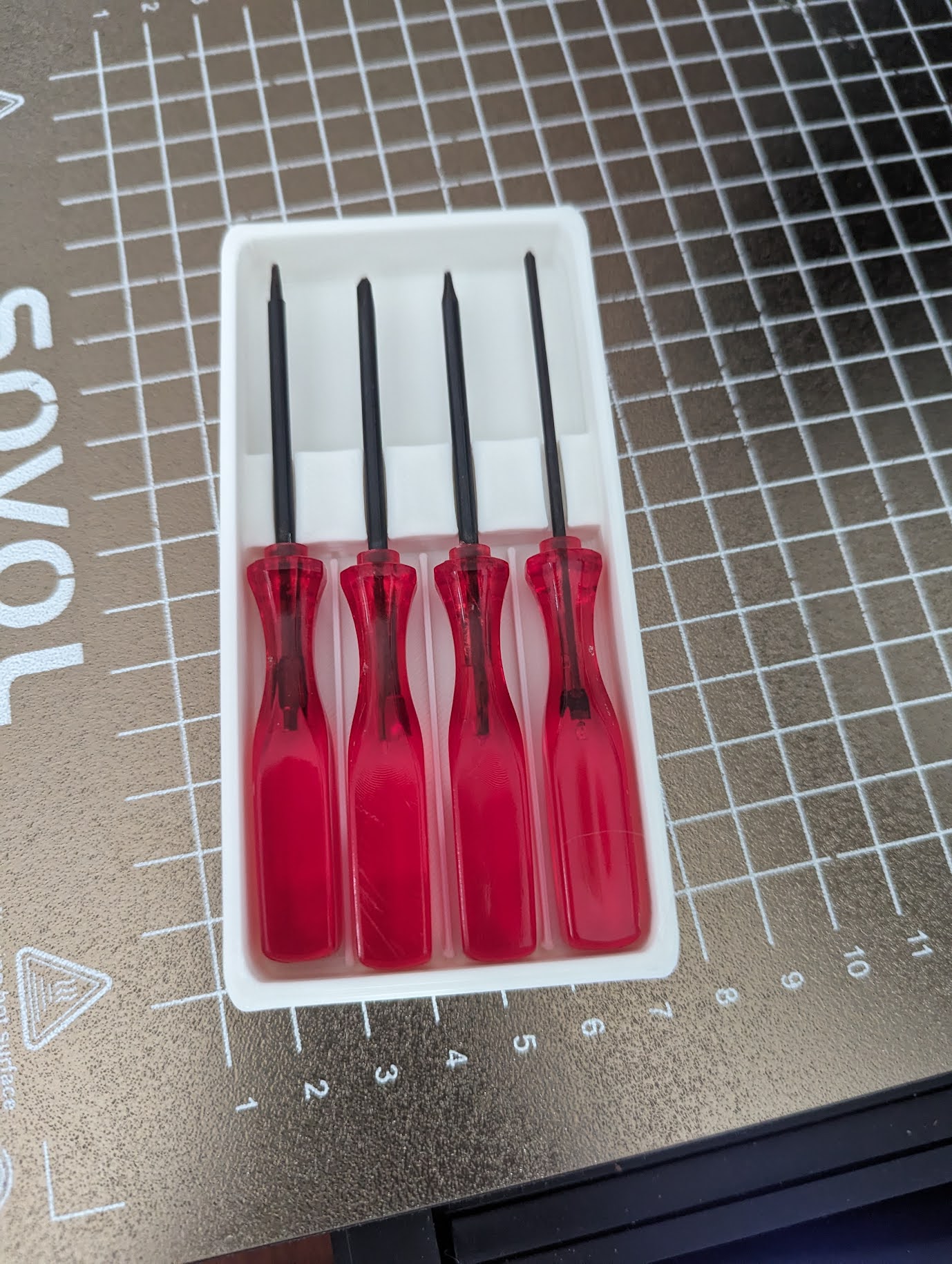 Pentalobe screwdriver tray by dmdouce Download free STL model