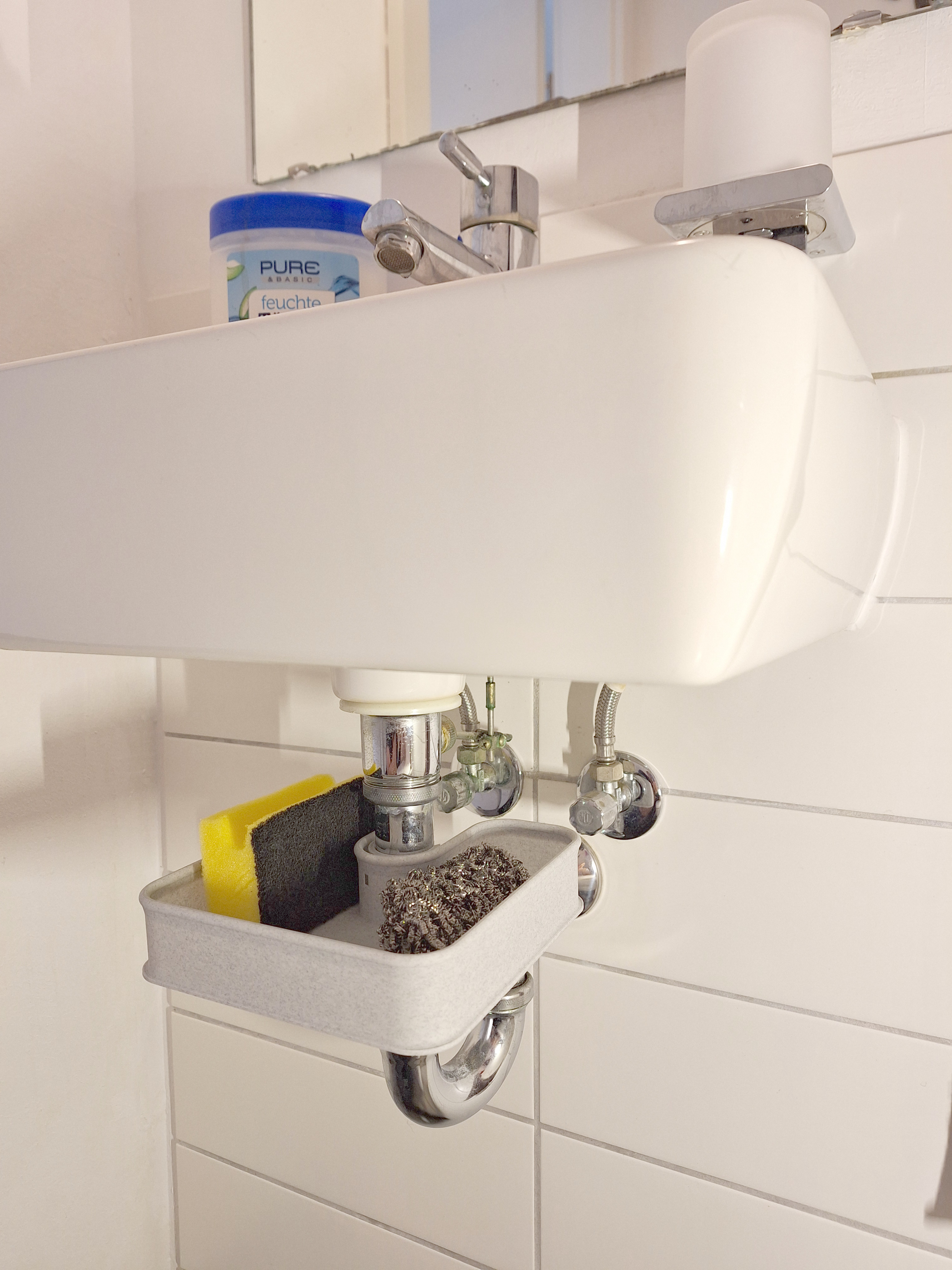 Siphon / Shower Shelf