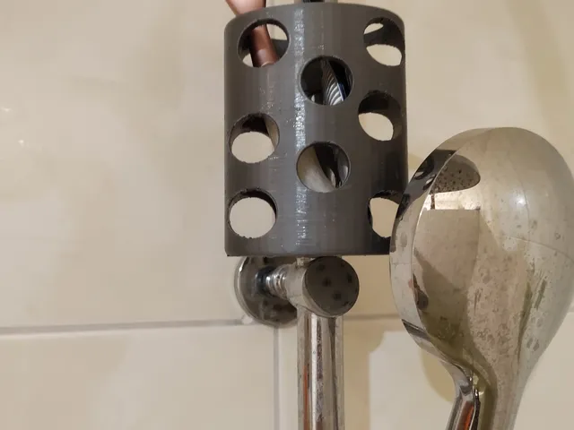 Shower pipe clip razor holder