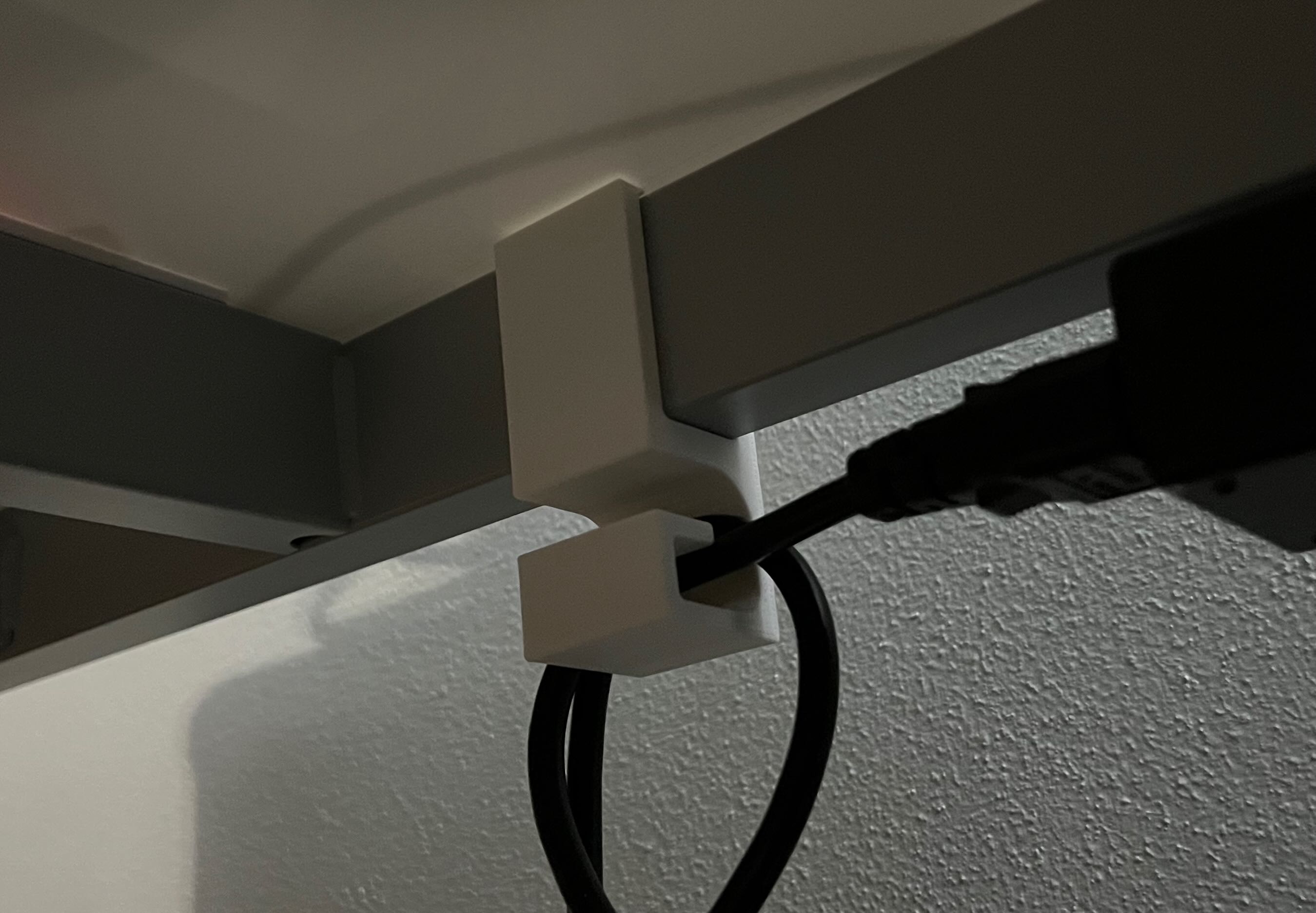 Tresanti Customizable Cable Holder Under Desk, Long Bar by Jason M. Download free STL model