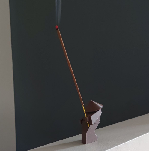 Samurai incense holder with one hole and higher hat