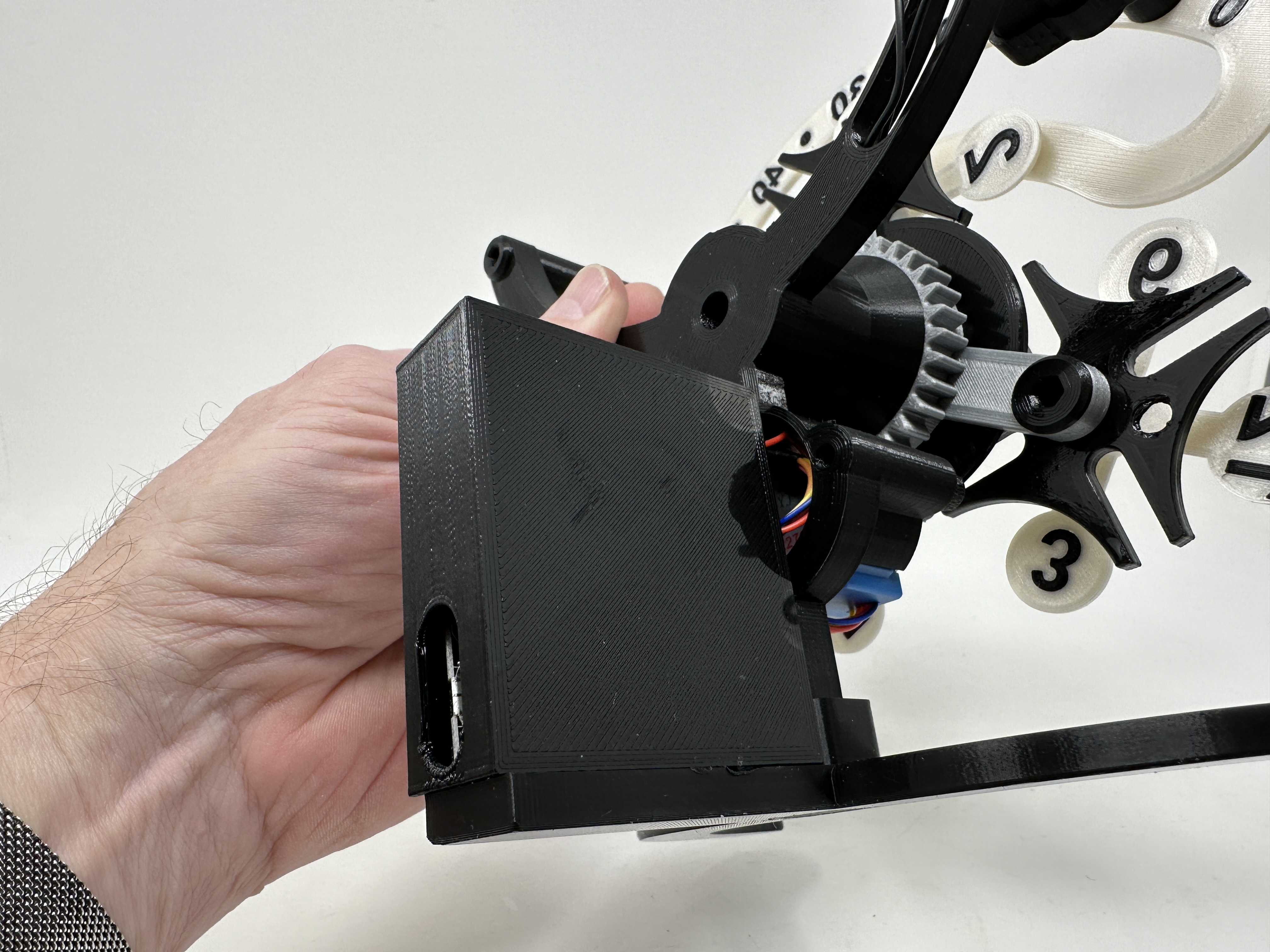 Miniatura 27 do modelo 3D Geneva Clock.