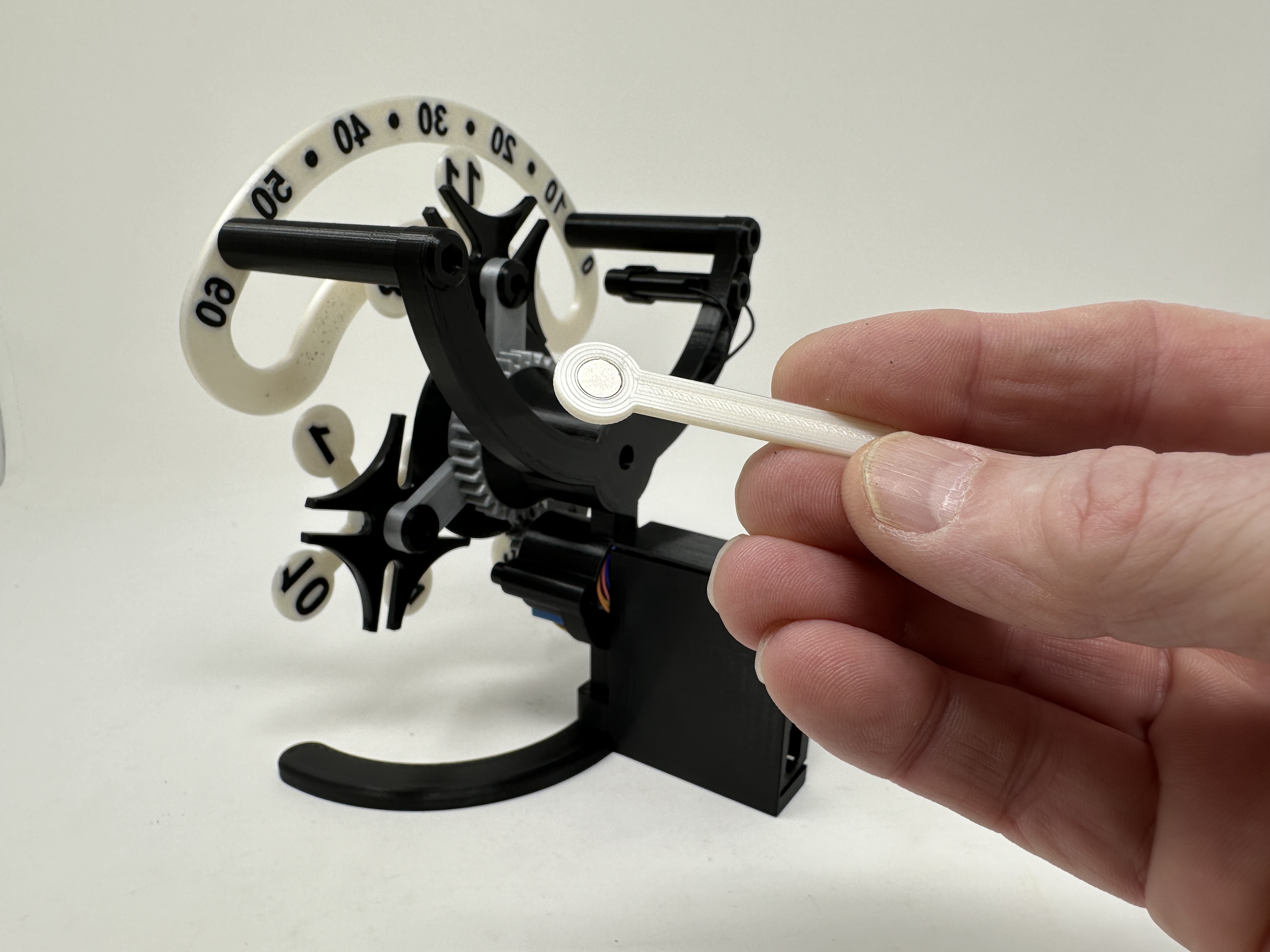 Miniatura 28 do modelo 3D Geneva Clock.