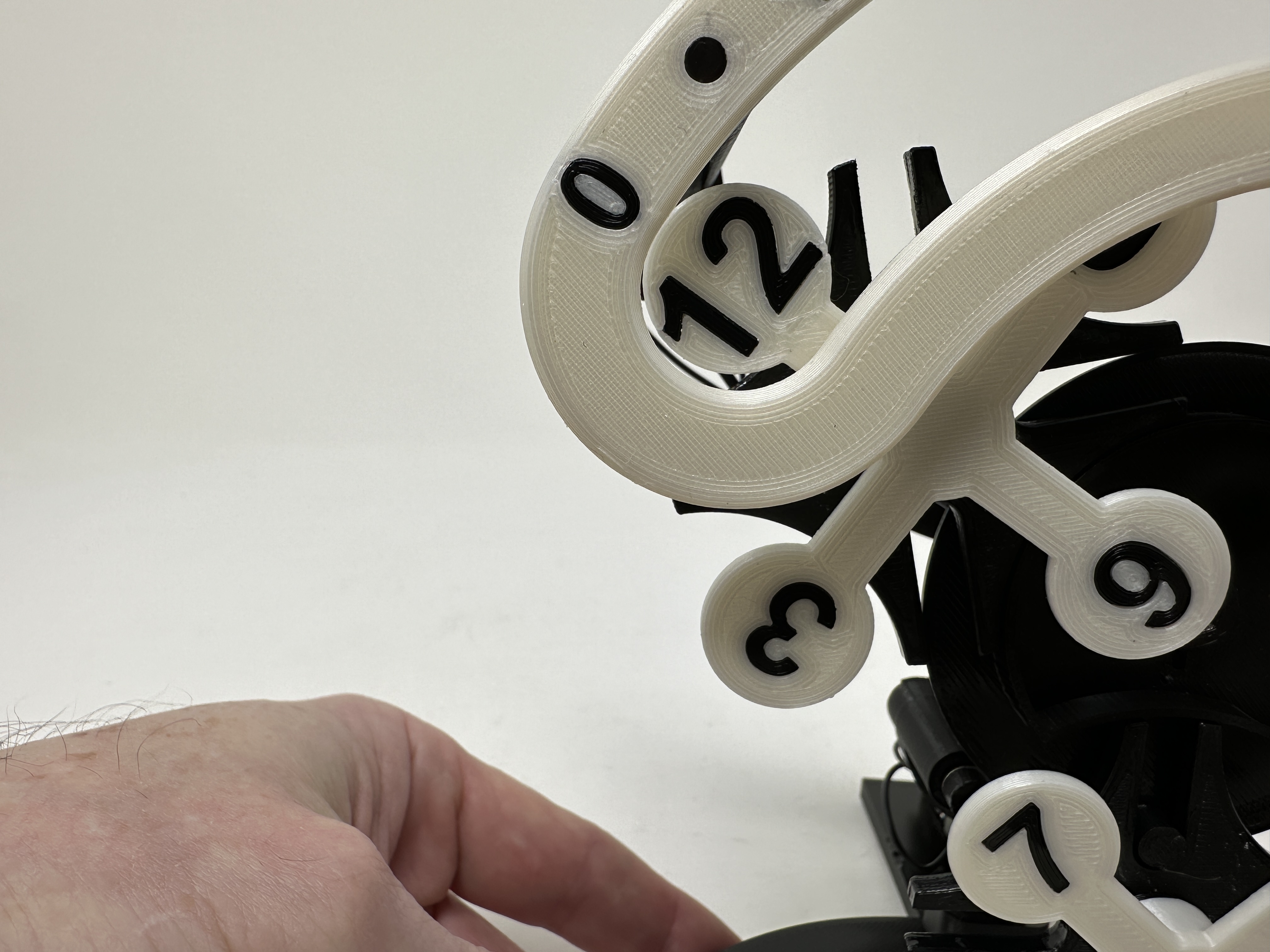 Miniatura 32 do modelo 3D Geneva Clock.