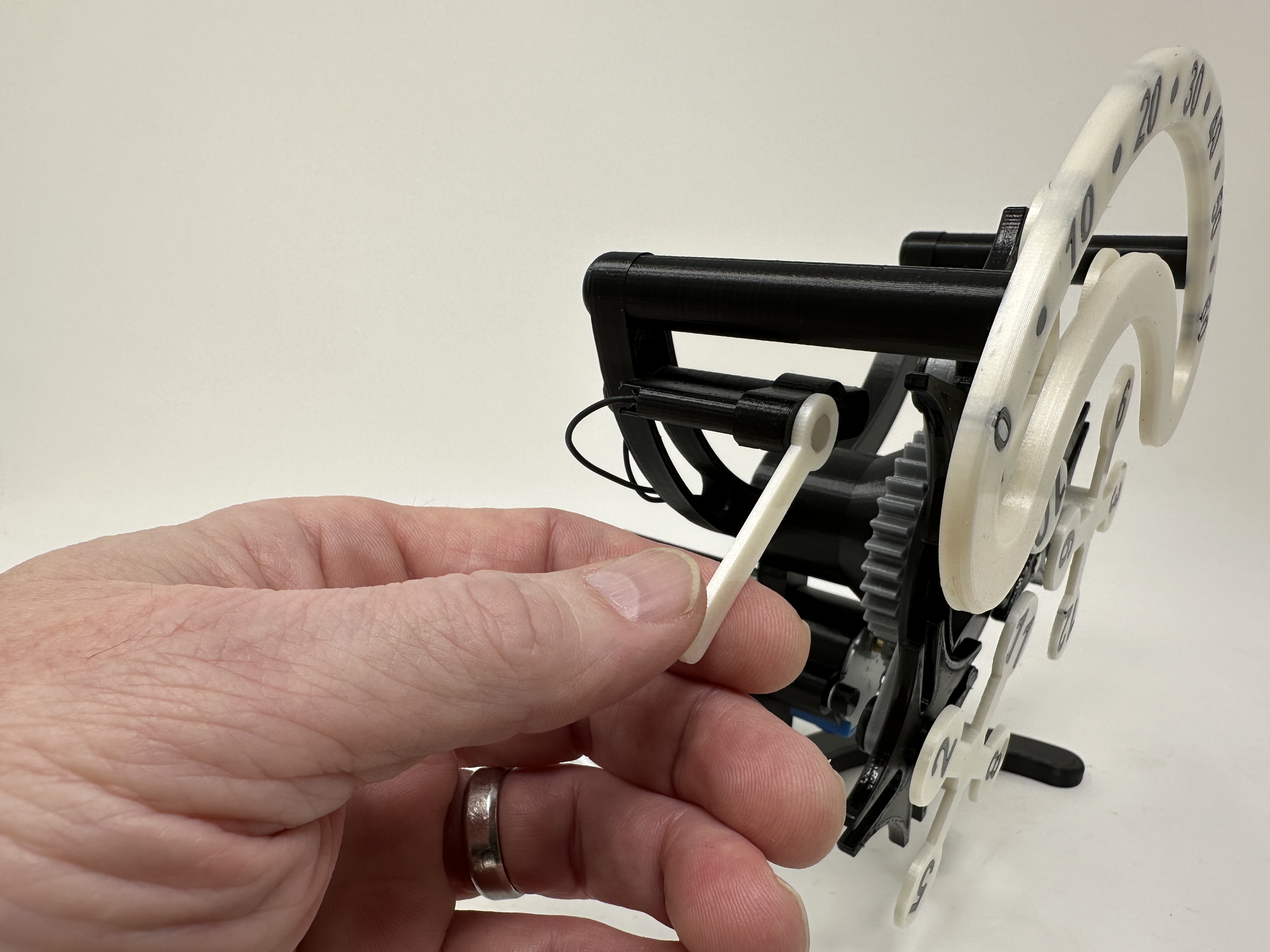 Miniatura 33 do modelo 3D Geneva Clock.