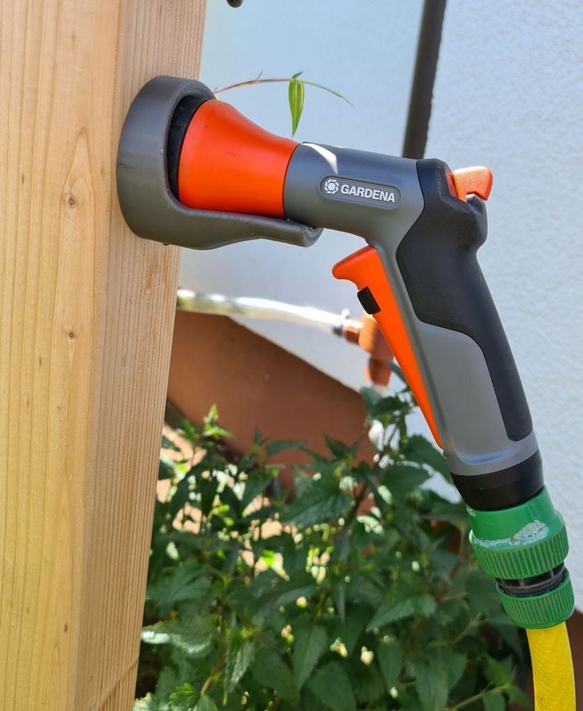 Holder for Gardena garden sprayer - Halter für Gardena Gartenbrause