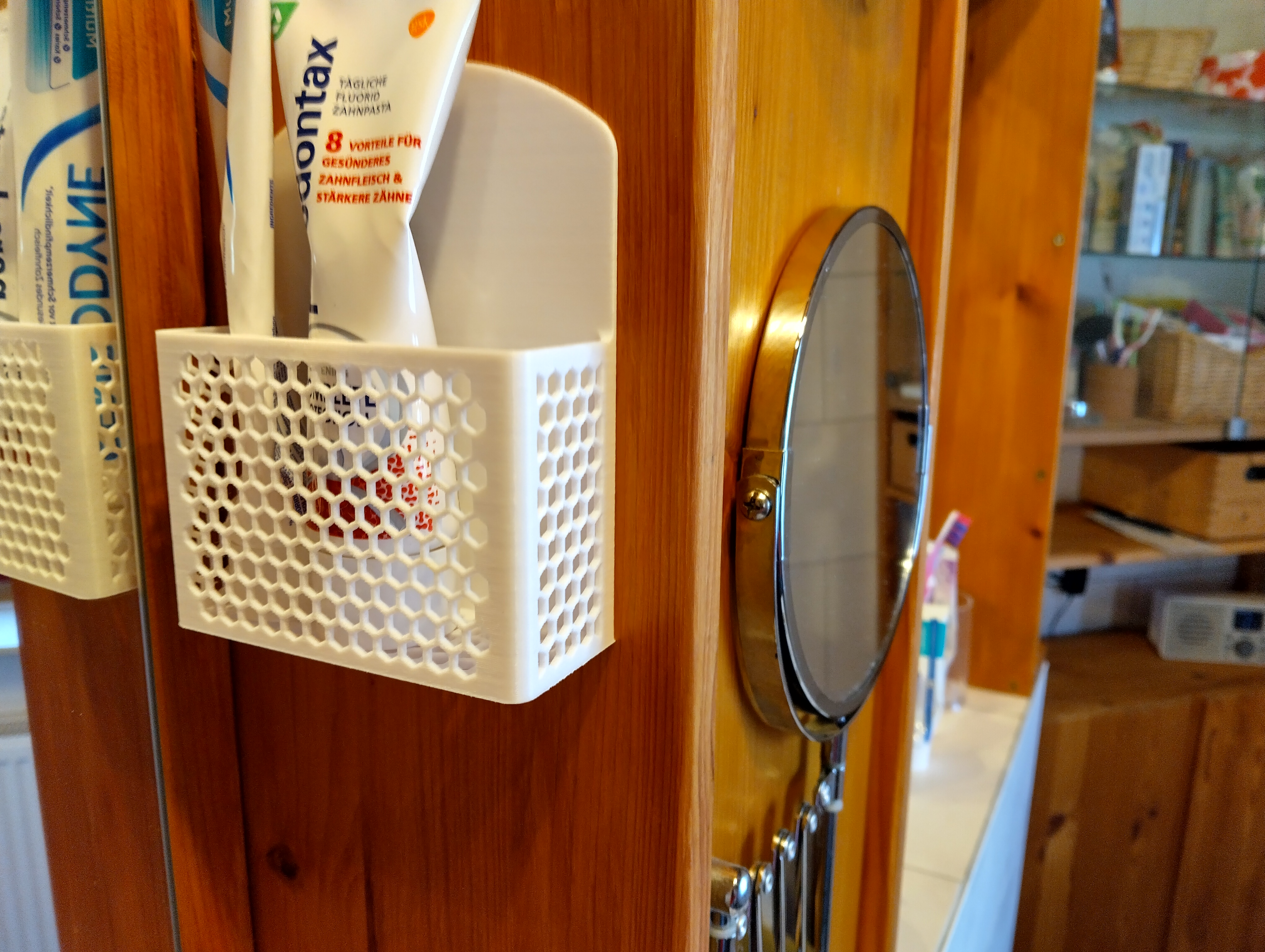 Wall hanging basket for bathroom storage / Wandhängekorb für Badezimmer