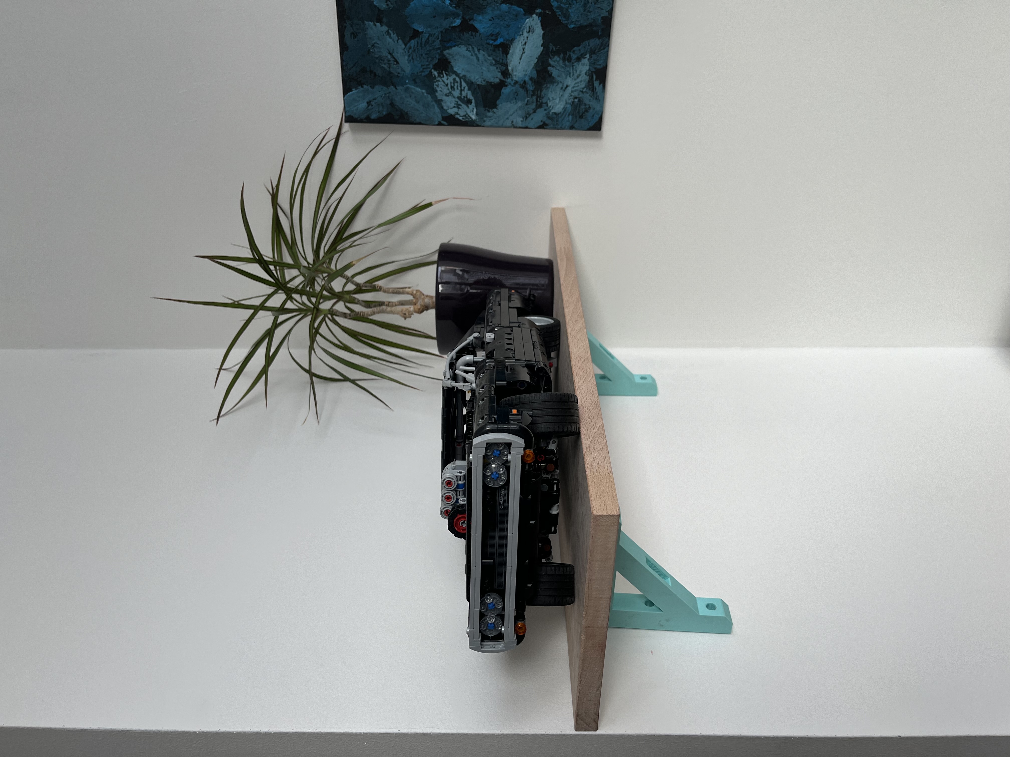 Design shelf mount