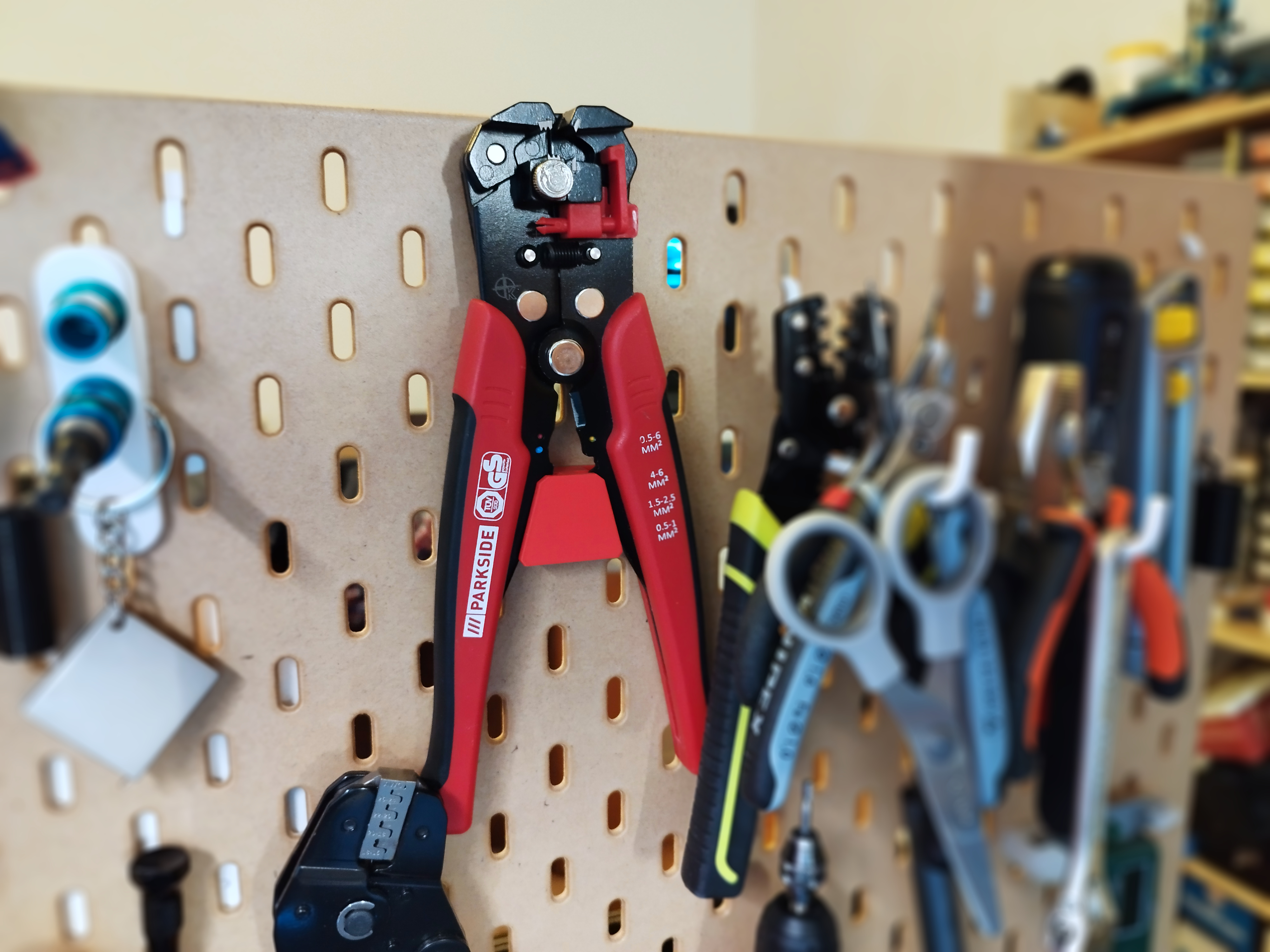 Wire Stripper Holder for IKEA Skadis