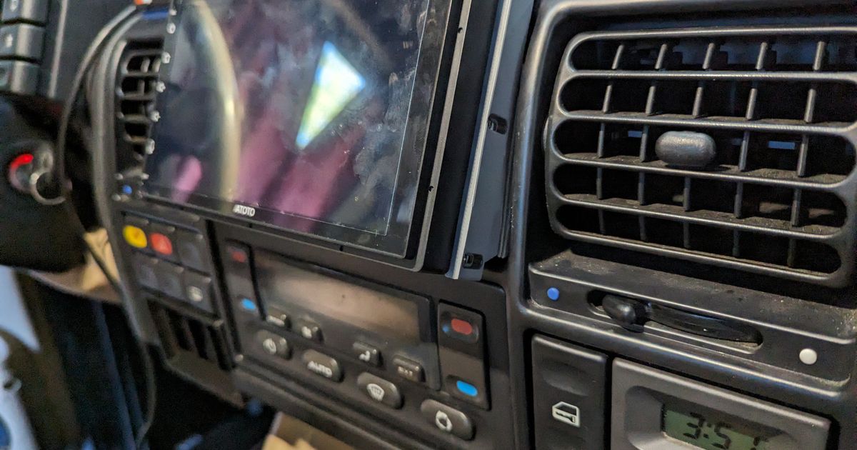 Land Rover Discovery 2 Headunit Mount by orotusso Download free STL