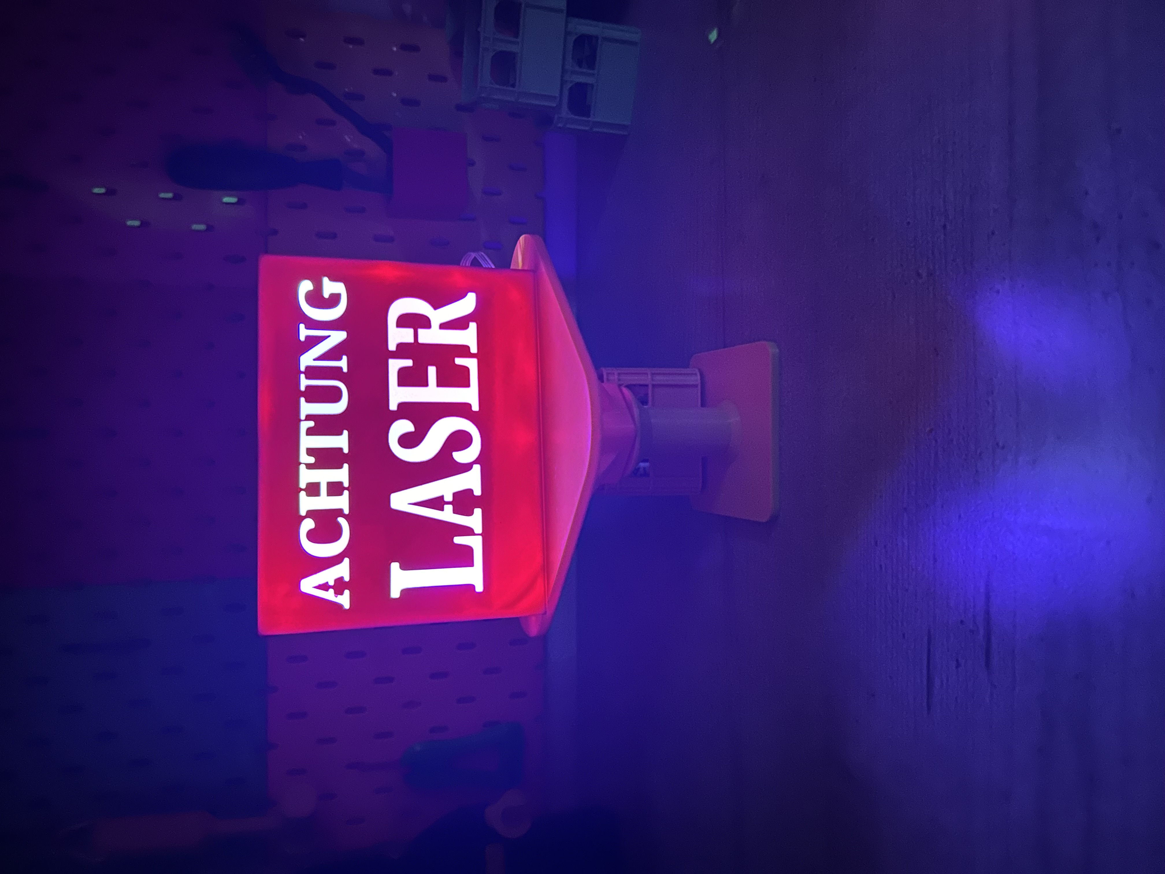 Warning sign Laser - Warnsignal by MengPrints | Download free STL model ...
