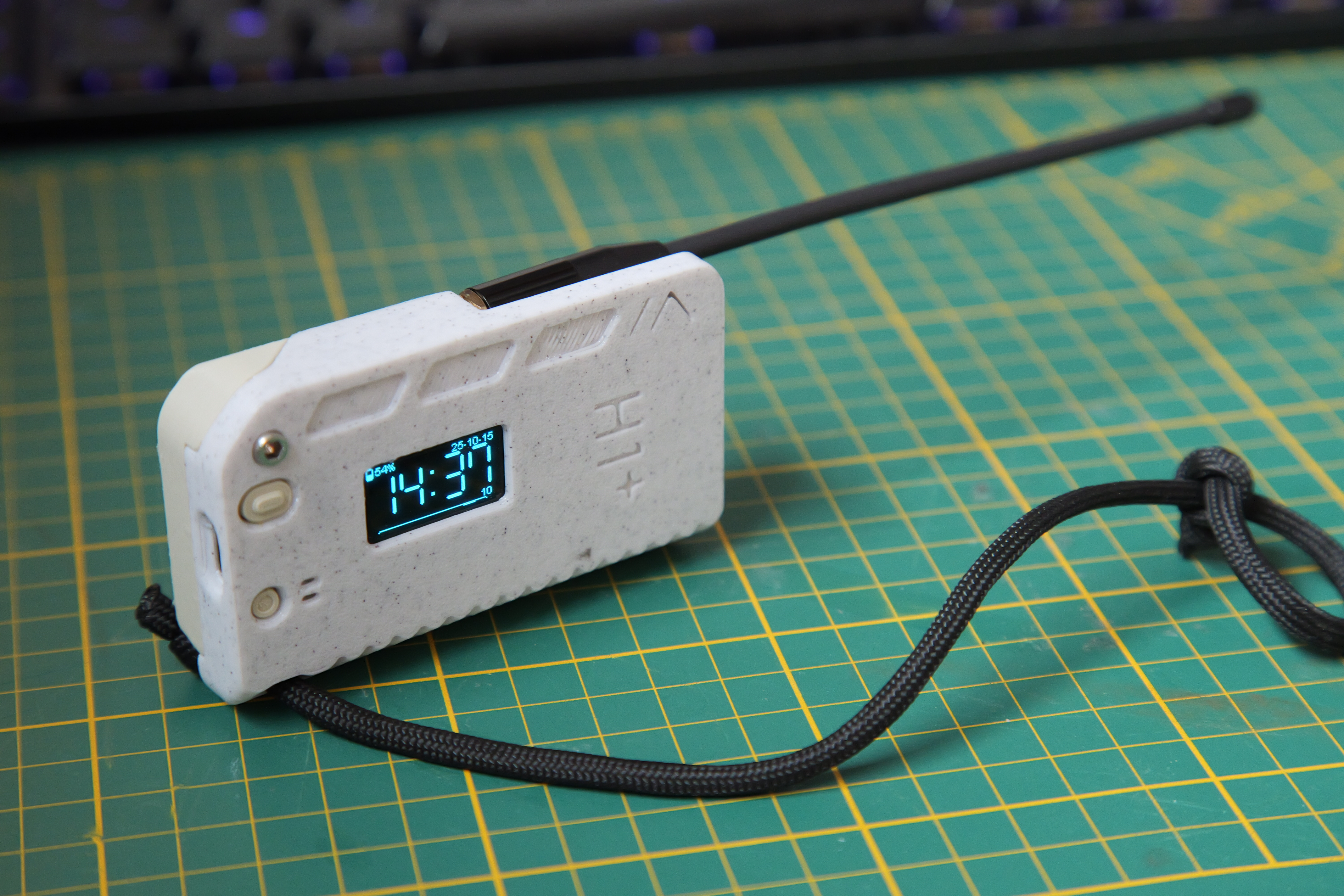 H1 Big Case for Heltec V4 running Meshtastic for standard & bendable antennas 3D model thumbnail