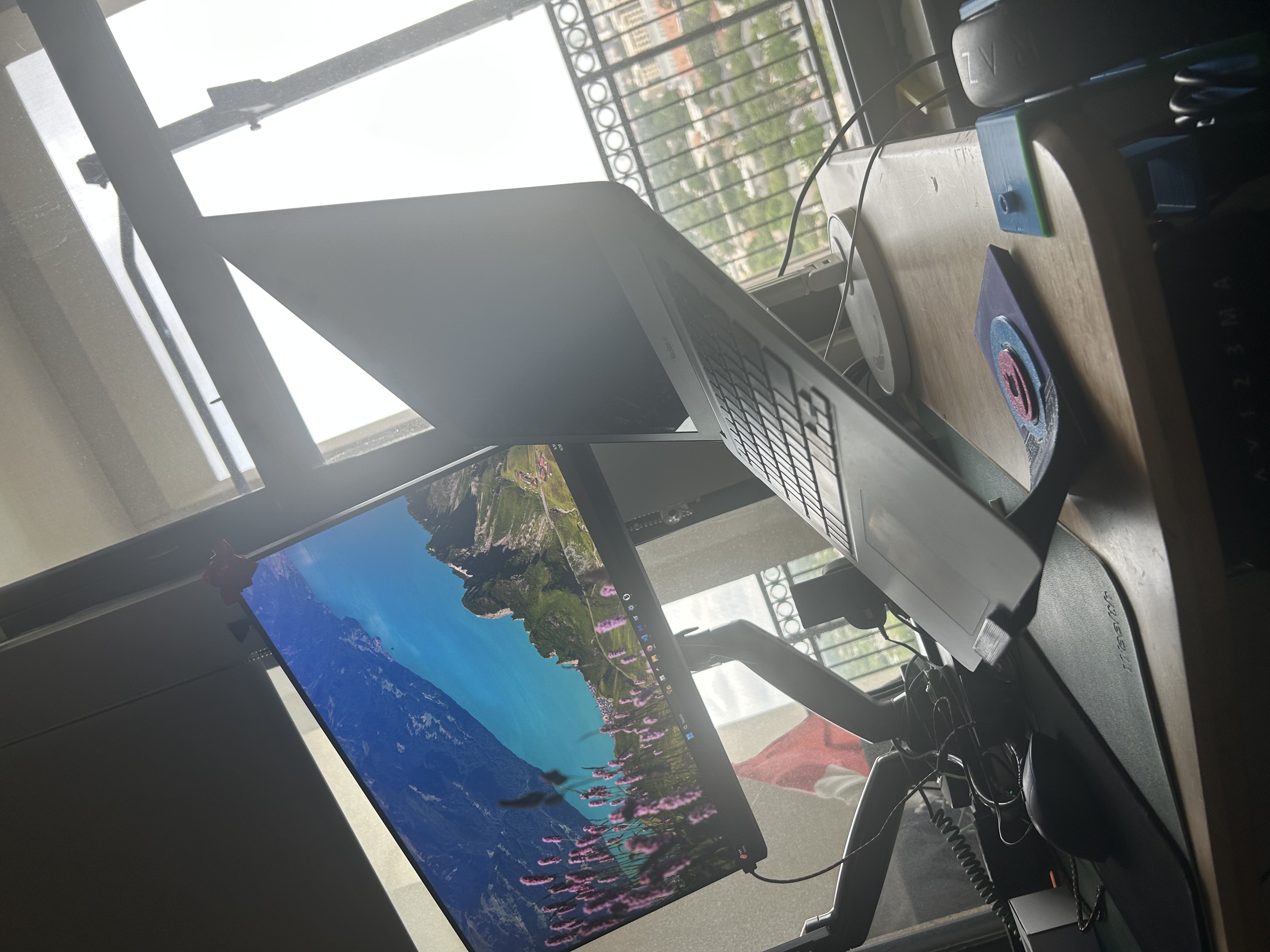 Minimalist Macbook Air / Macbook Pro Desk Mount w/ 360 degree rotation