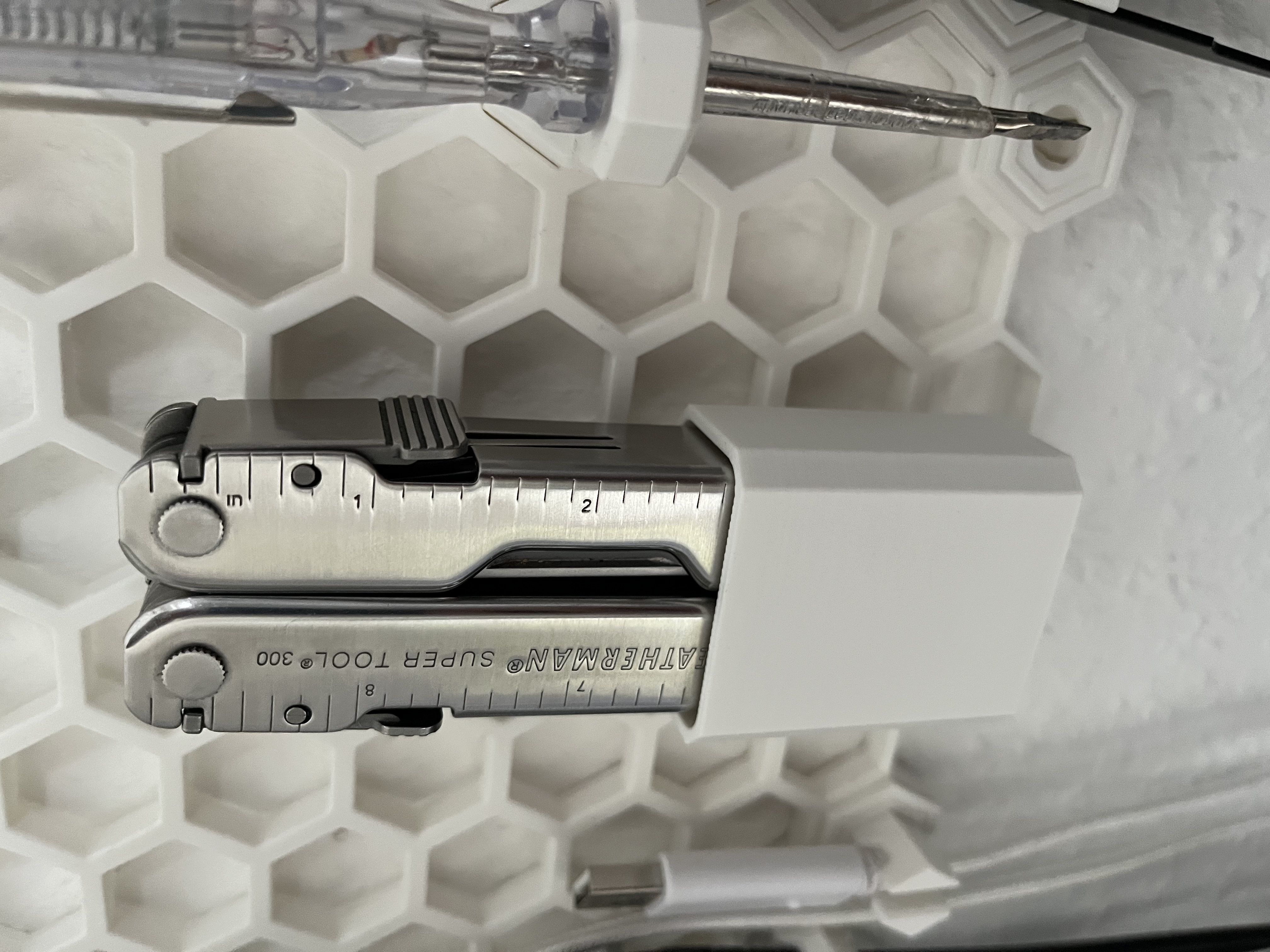 Stable Leatherman holder for Honeycomb storage wall
