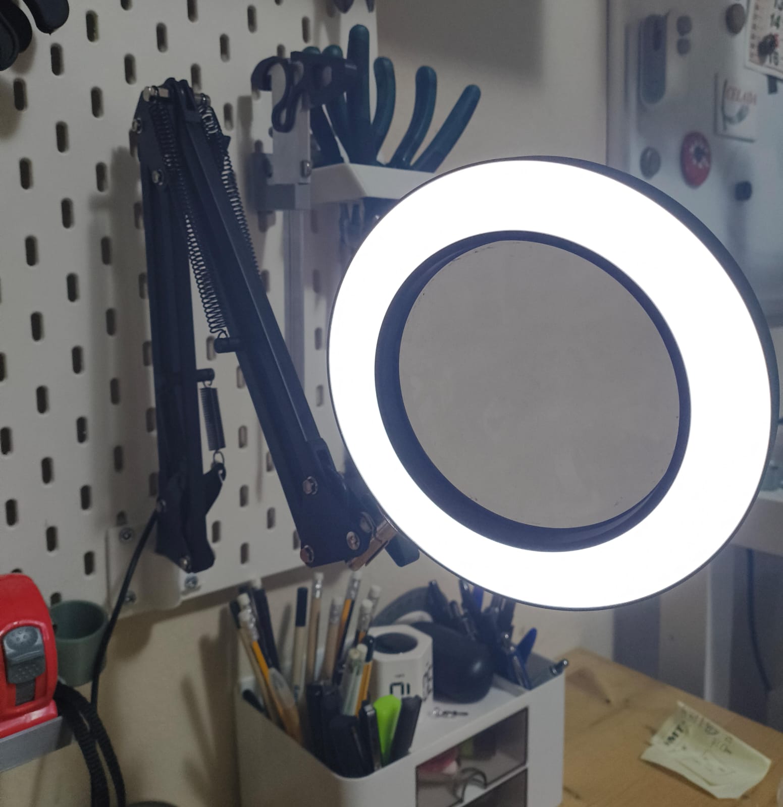 Heavy duty lamp support for Skadis