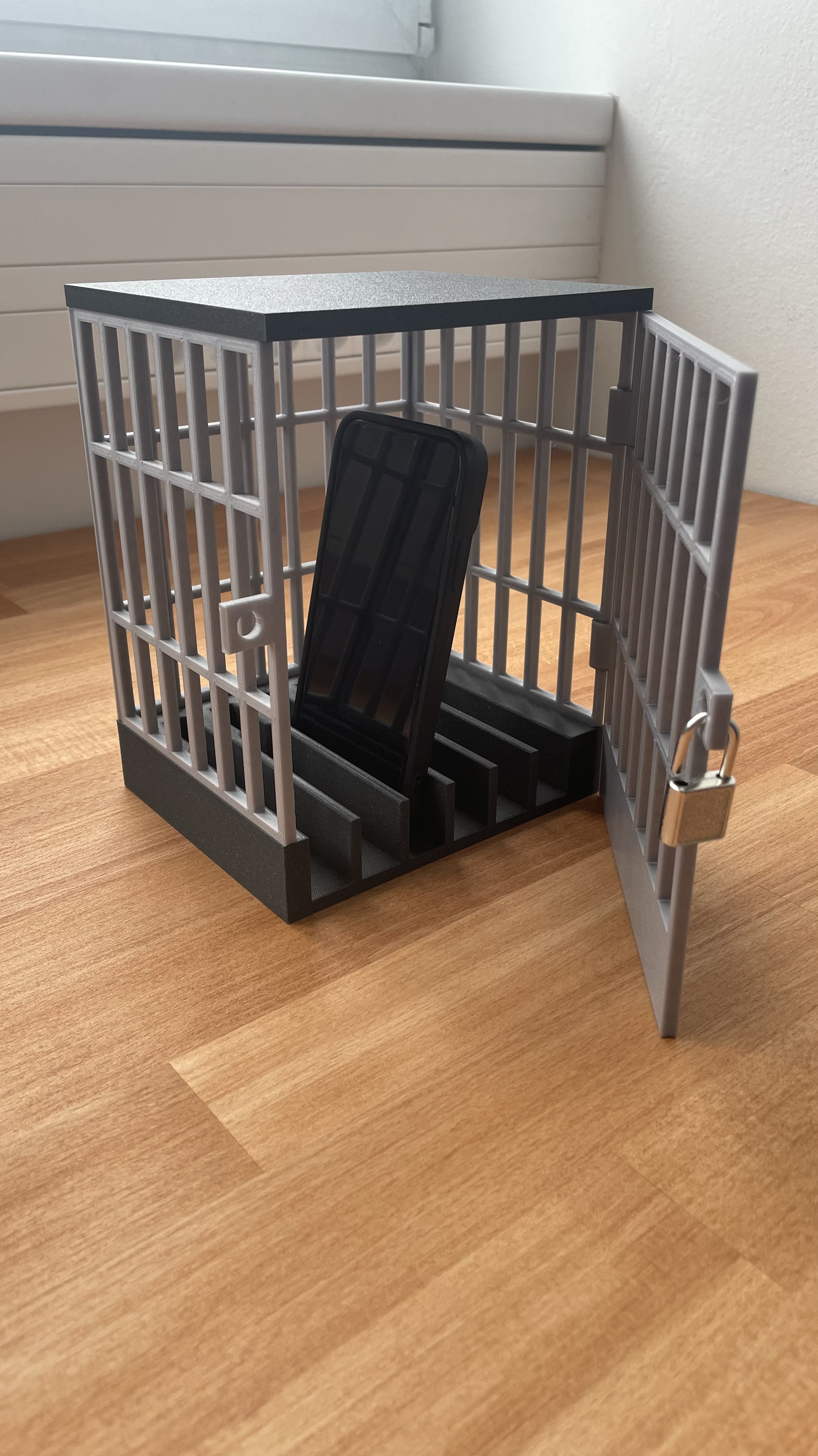 Cell Phone Jail / vězení na mobil