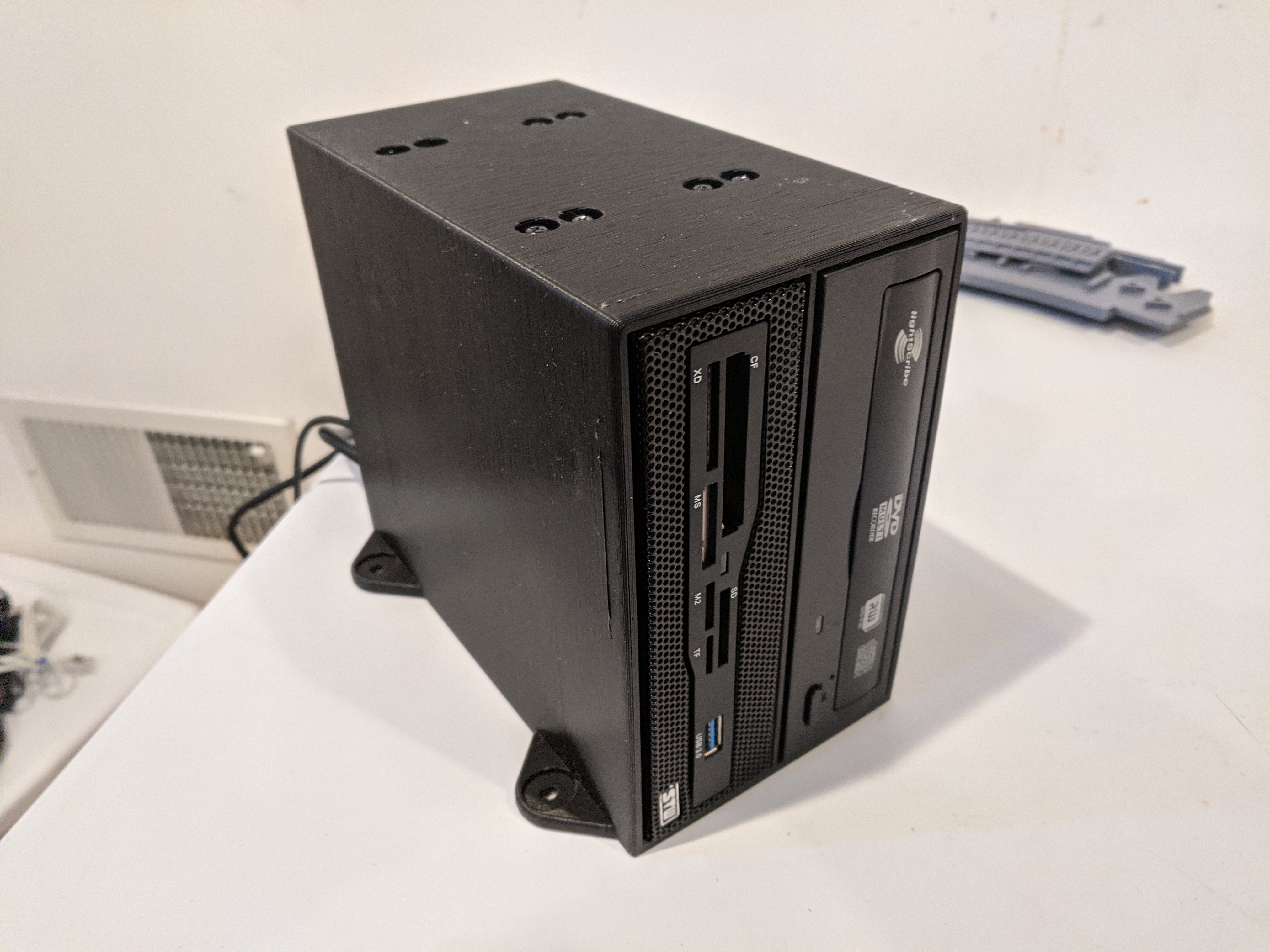 Corsair P3 5.25 Vertical Drive Bay