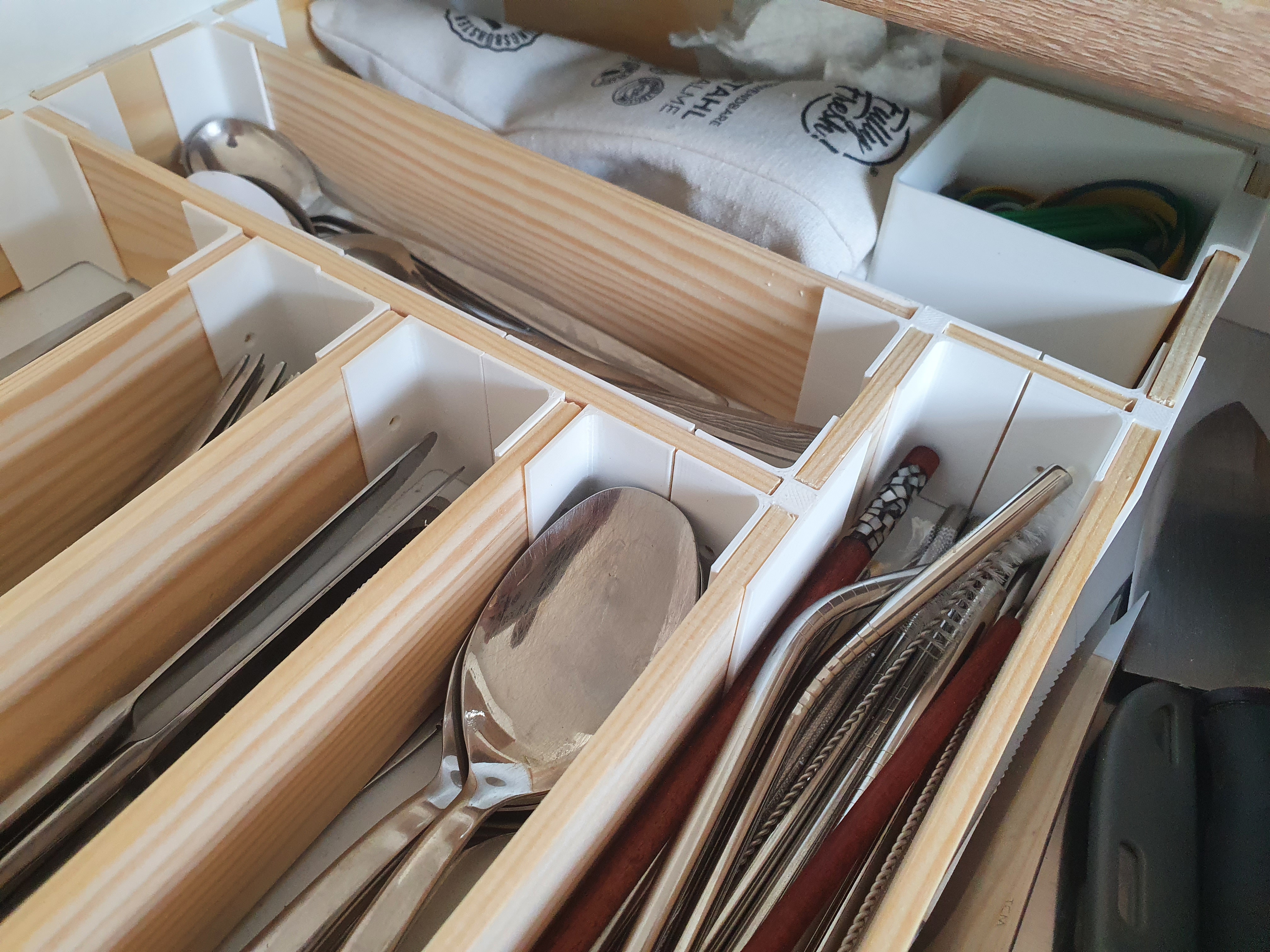 Modular Cutlery Organizer