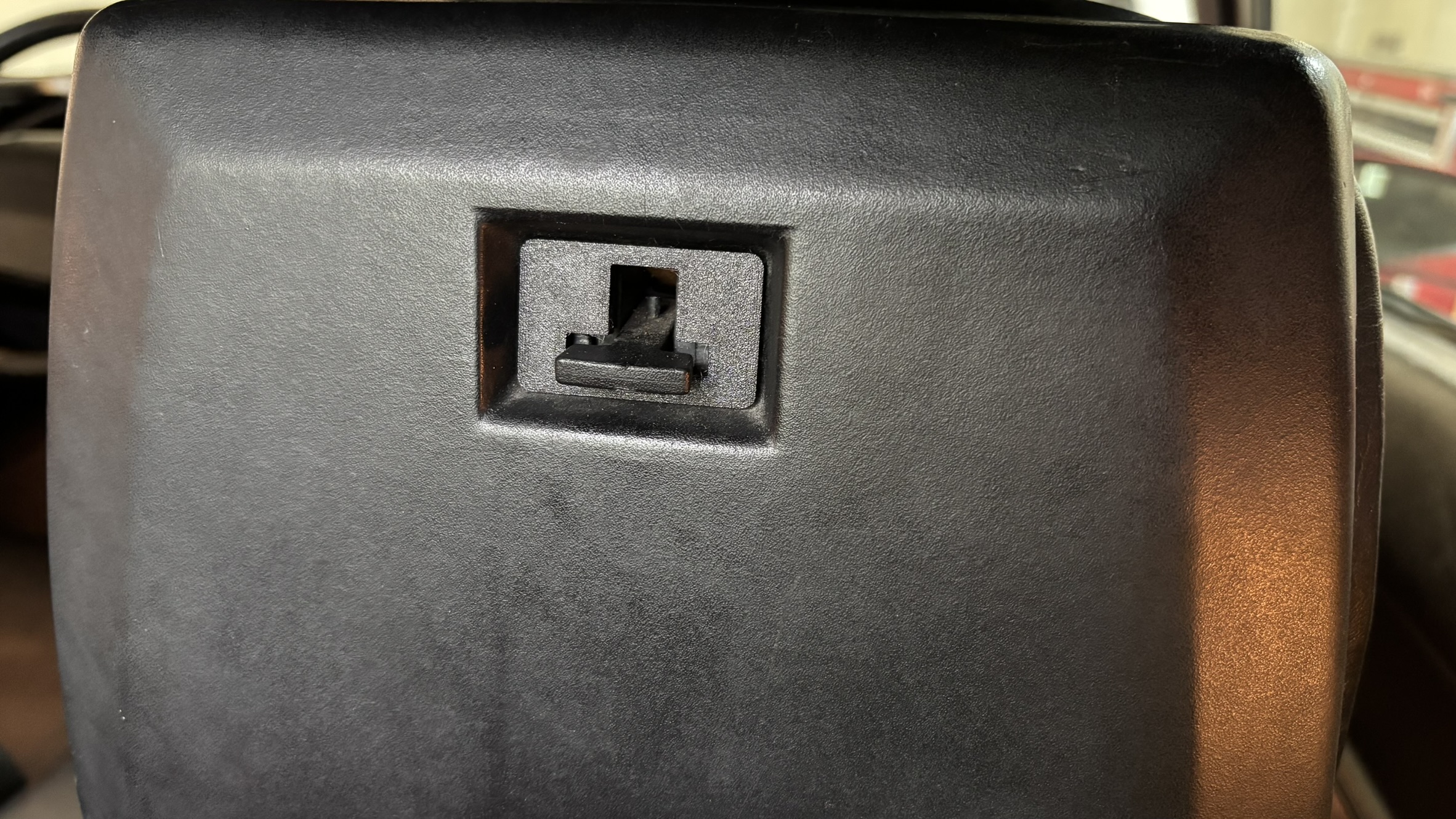 C4 Corvette 84-93 Seat back bezel clip
