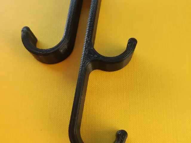 Shower hook for glass door (with chamfered edge)