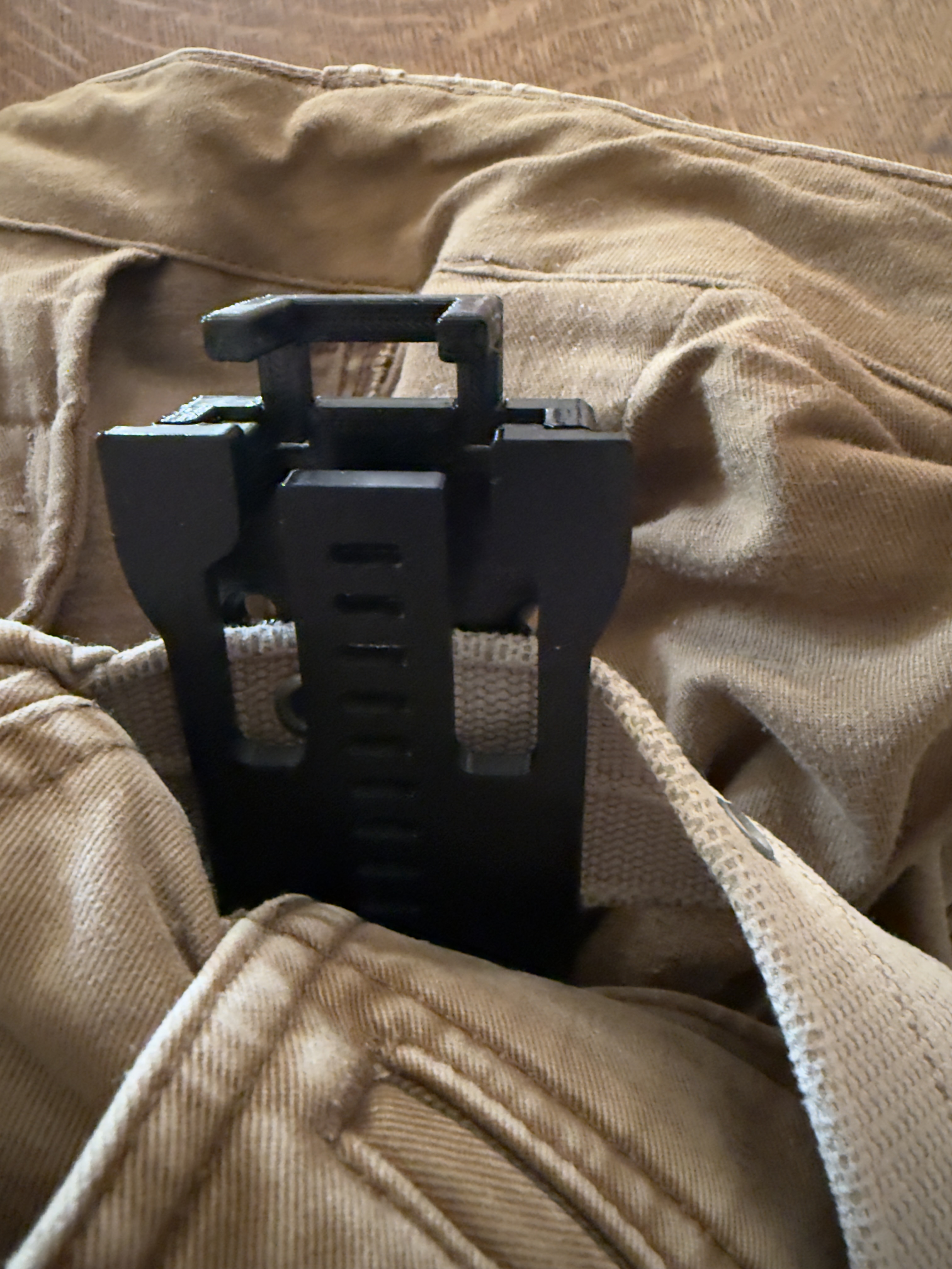 Hek Lok with locking tab and M5 nut cutouts