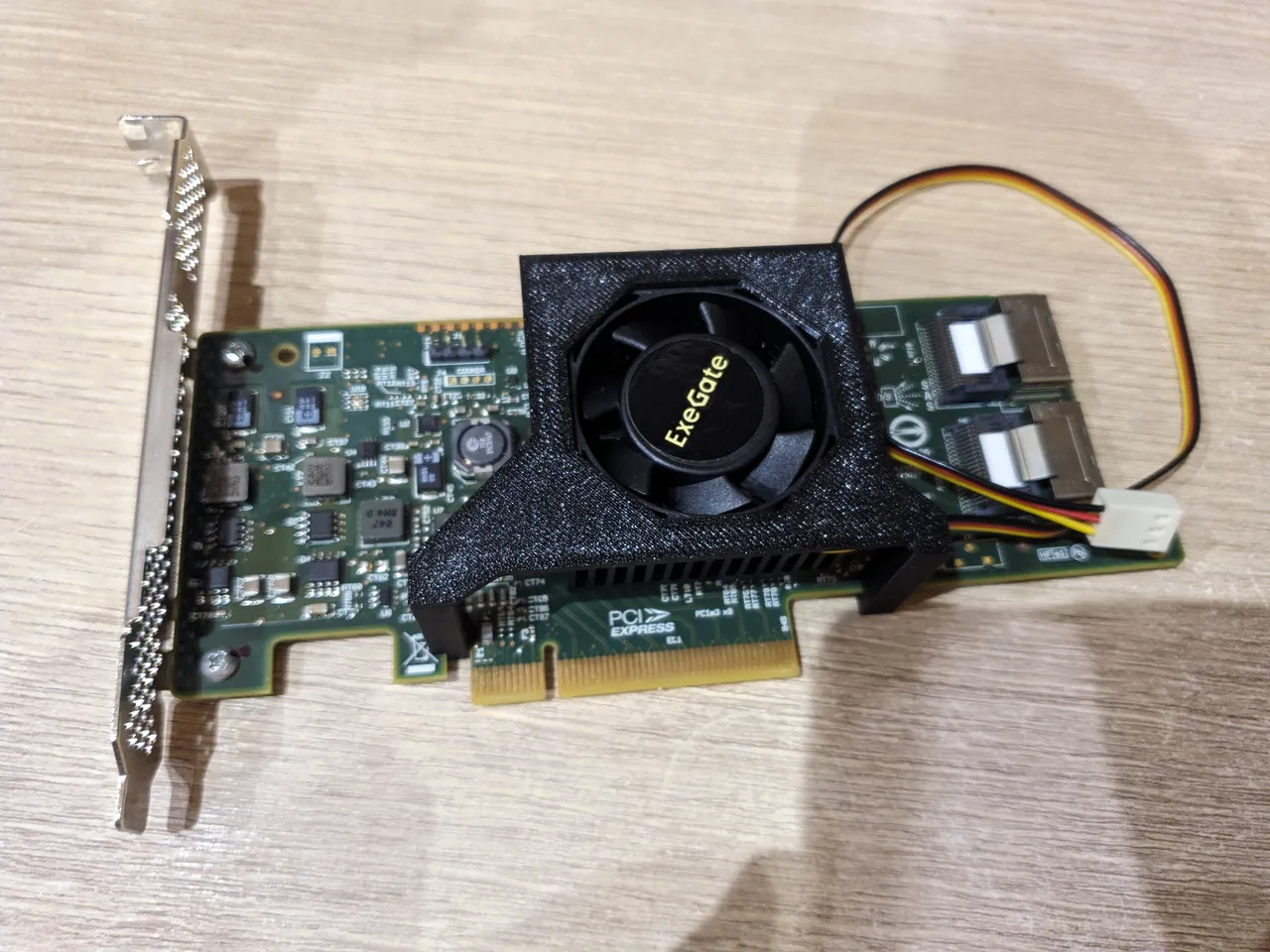 Fan bracket for LSI 9207-8i / 9217-8i (for cheap fans, fdm