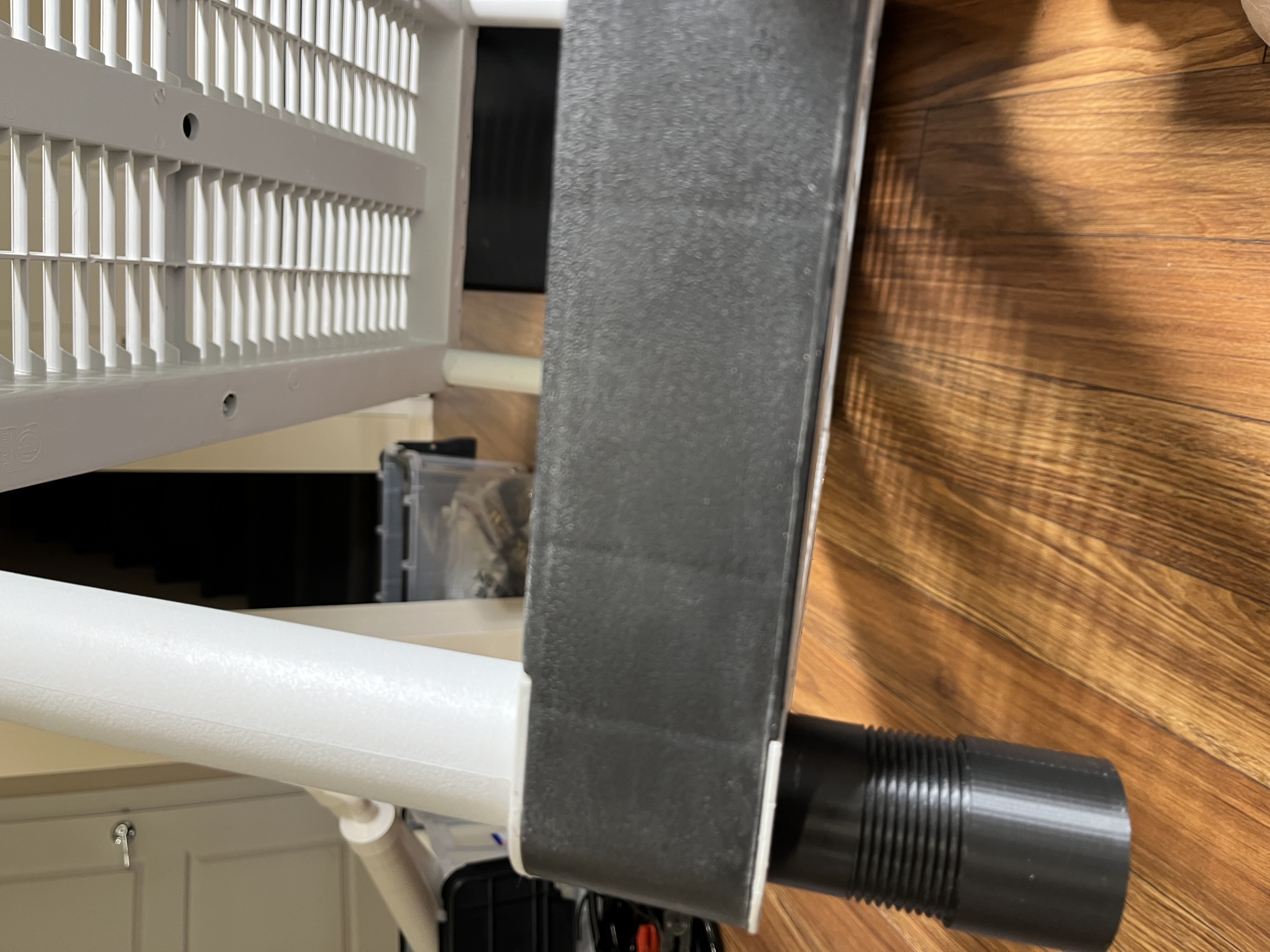 Adjustable shelf legs