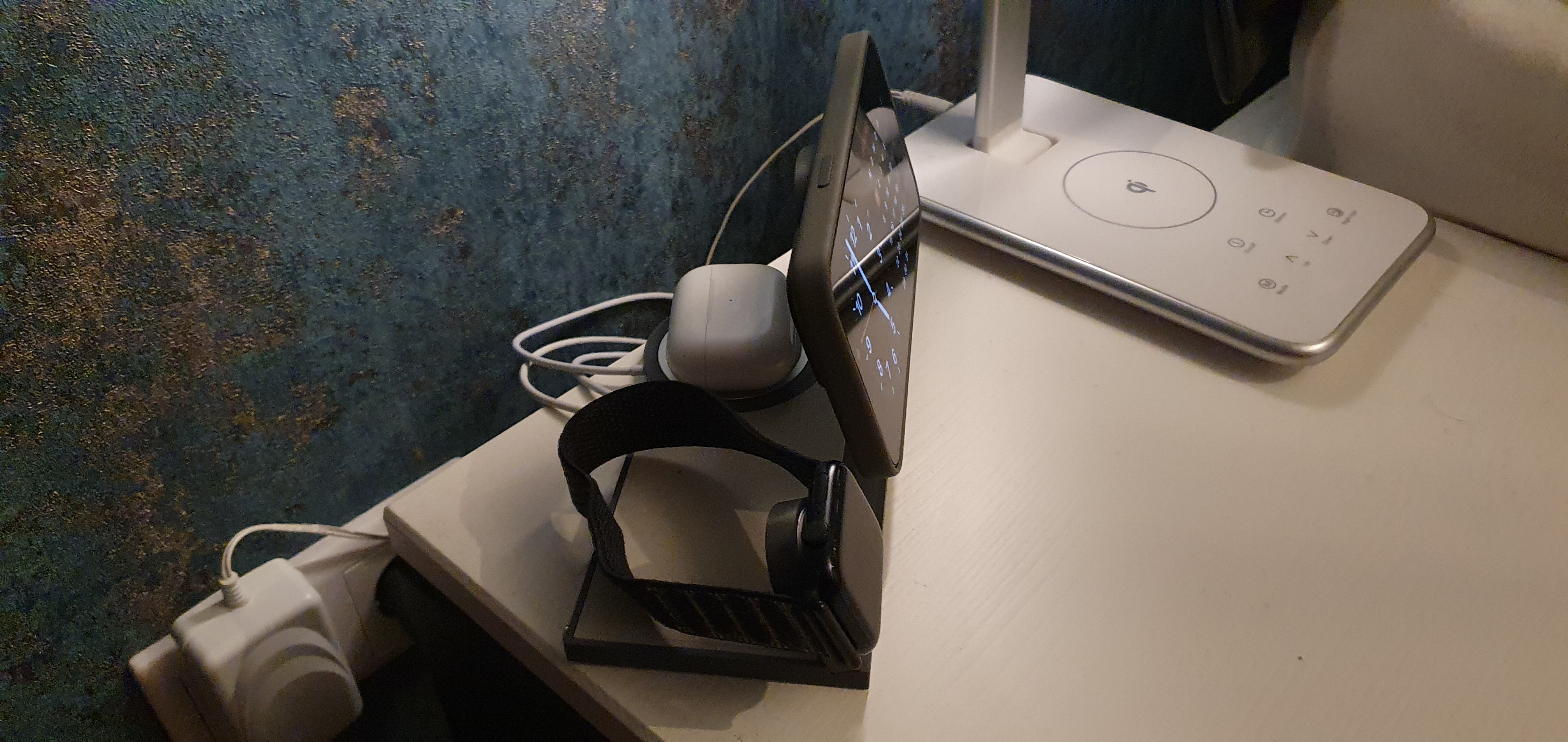 iPhone Ladestation — thumbnail 4