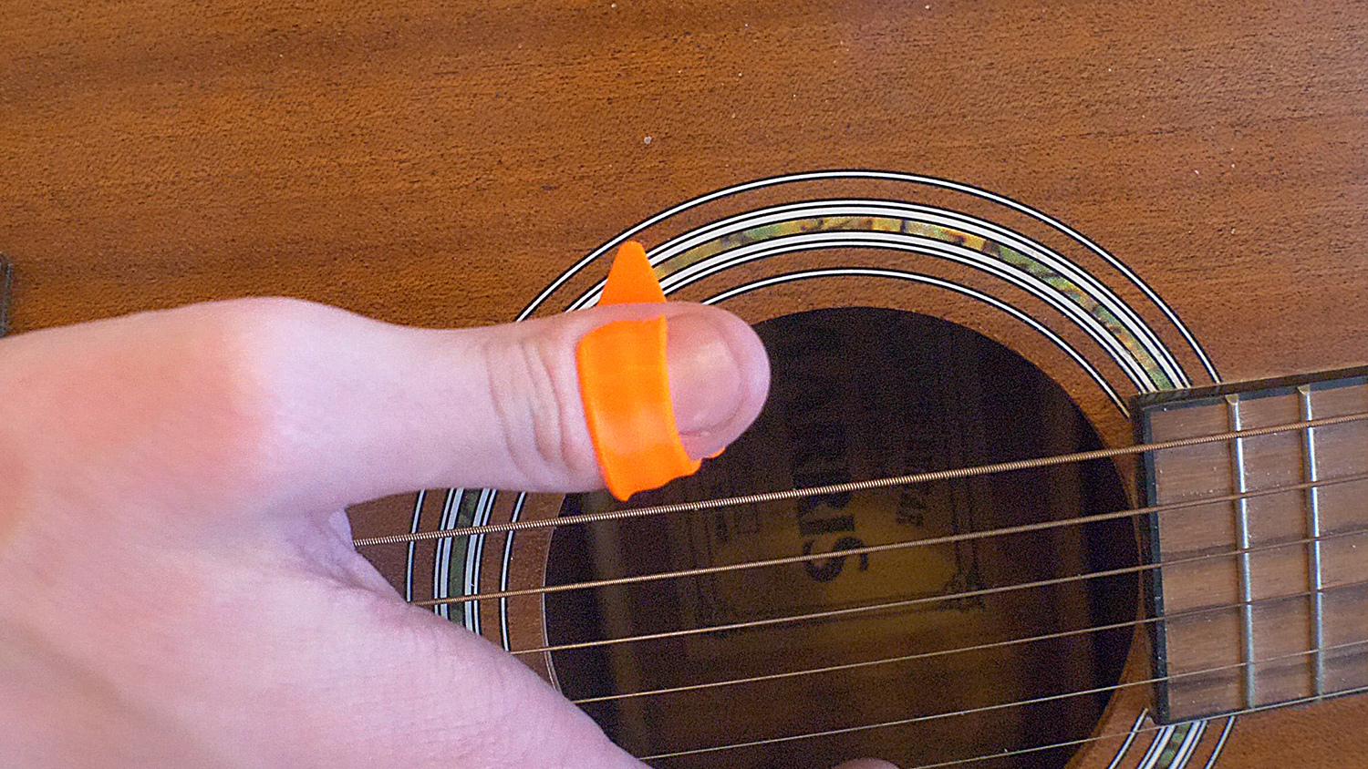 Guitar thumb pick