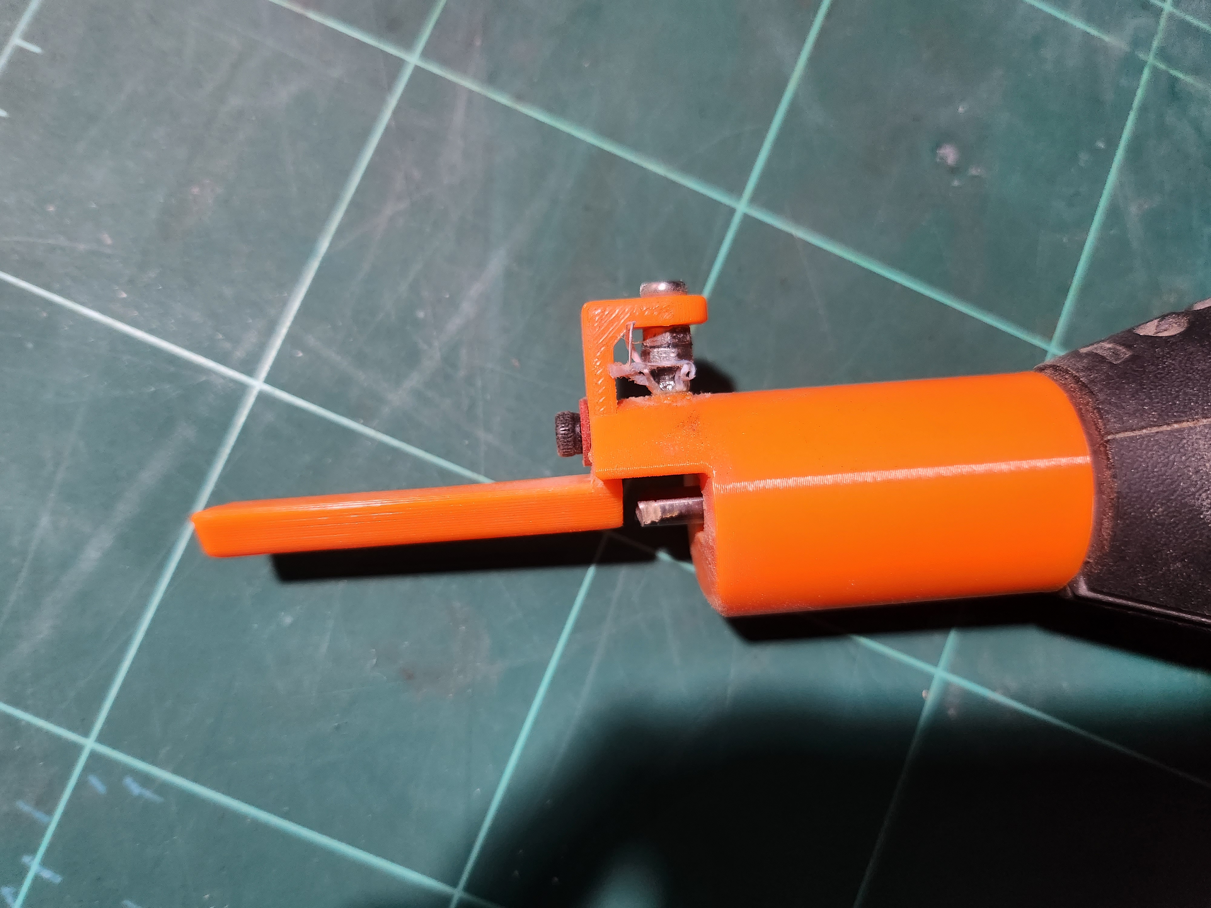 Miniatura 4 do modelo 3D Dremel Binding Router Guide (Stewmac Ripoff)
