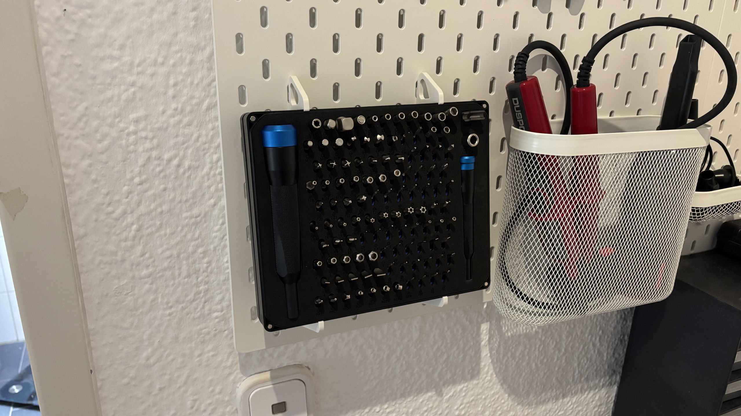 Skandis Wall Mount for iFixit Manta