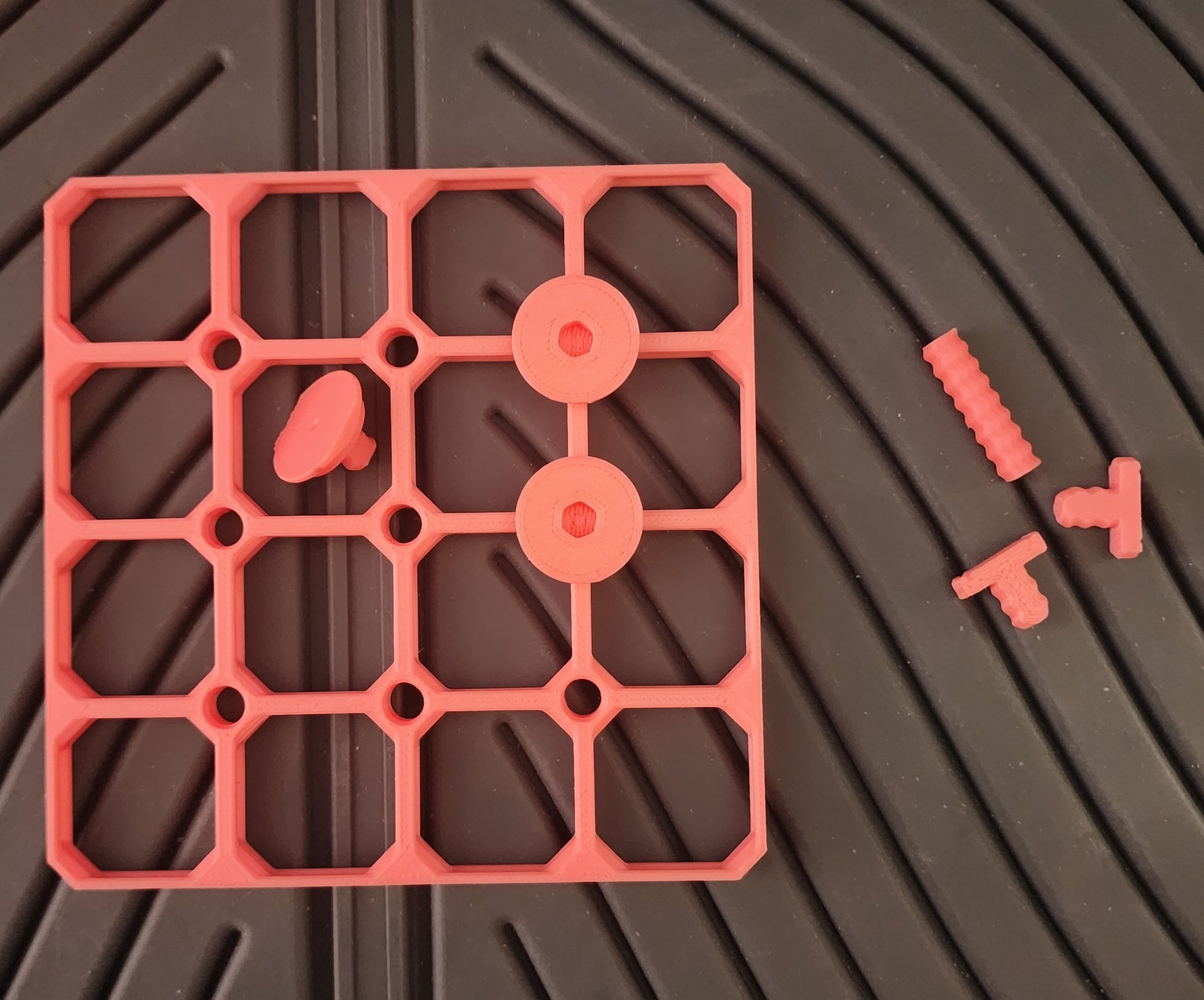 openGrid with Multiboard-compatible screw holes