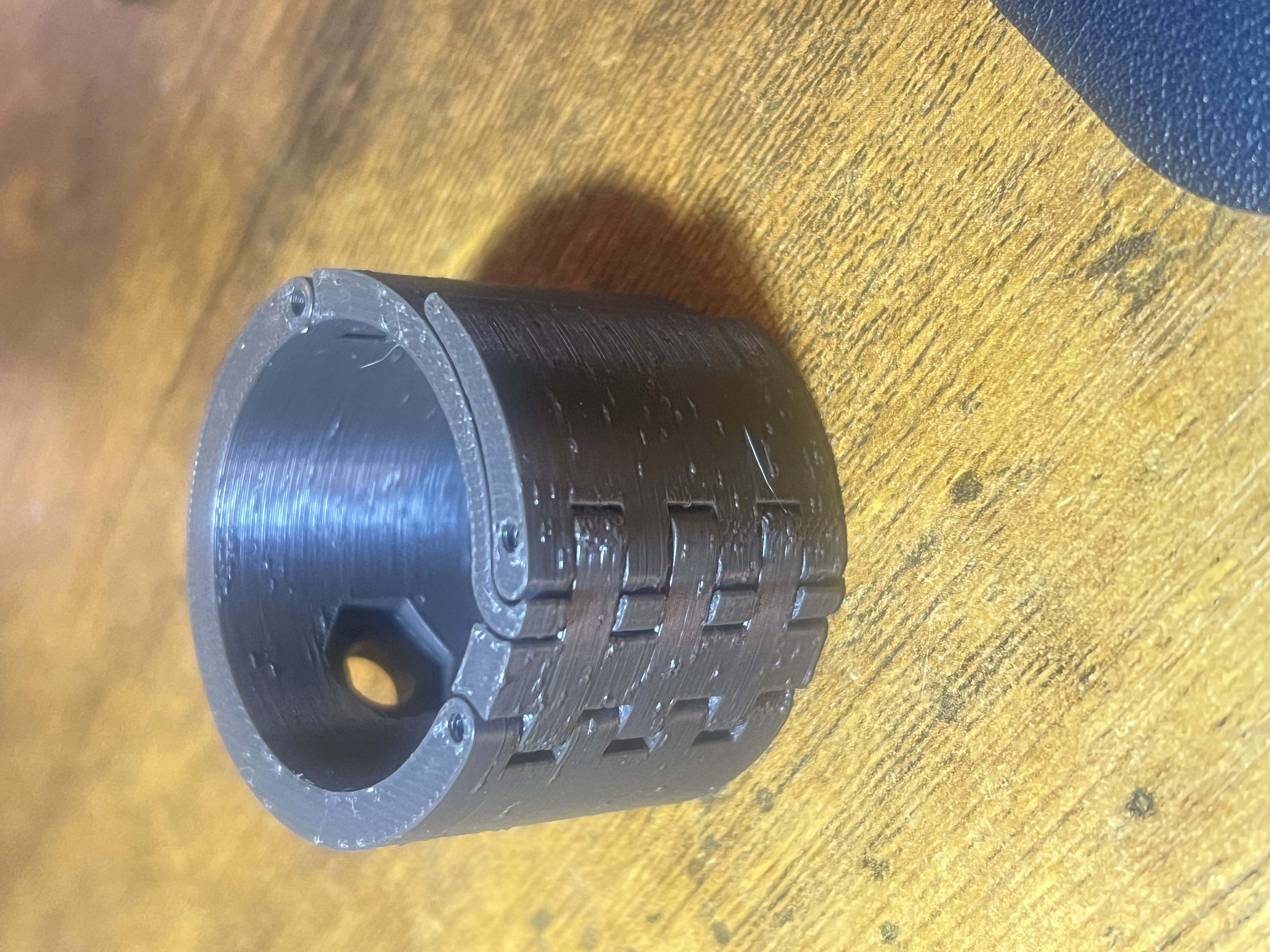 adjustable pipe clamp / mount (parametric)