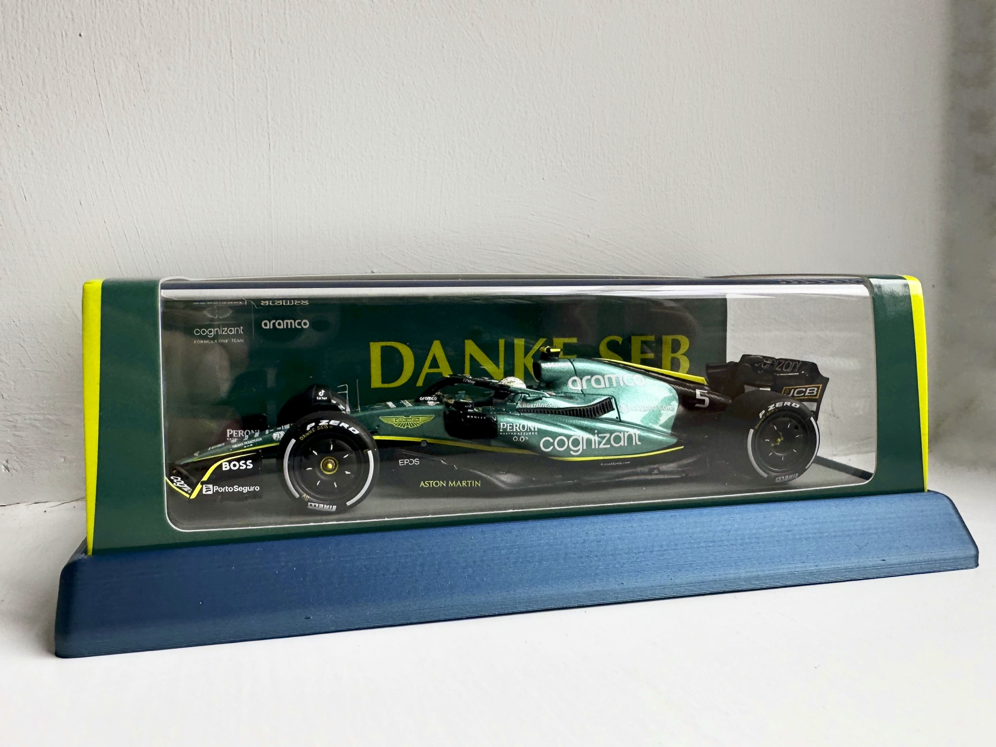 Spark 1:43 Model Display Stand and Riser