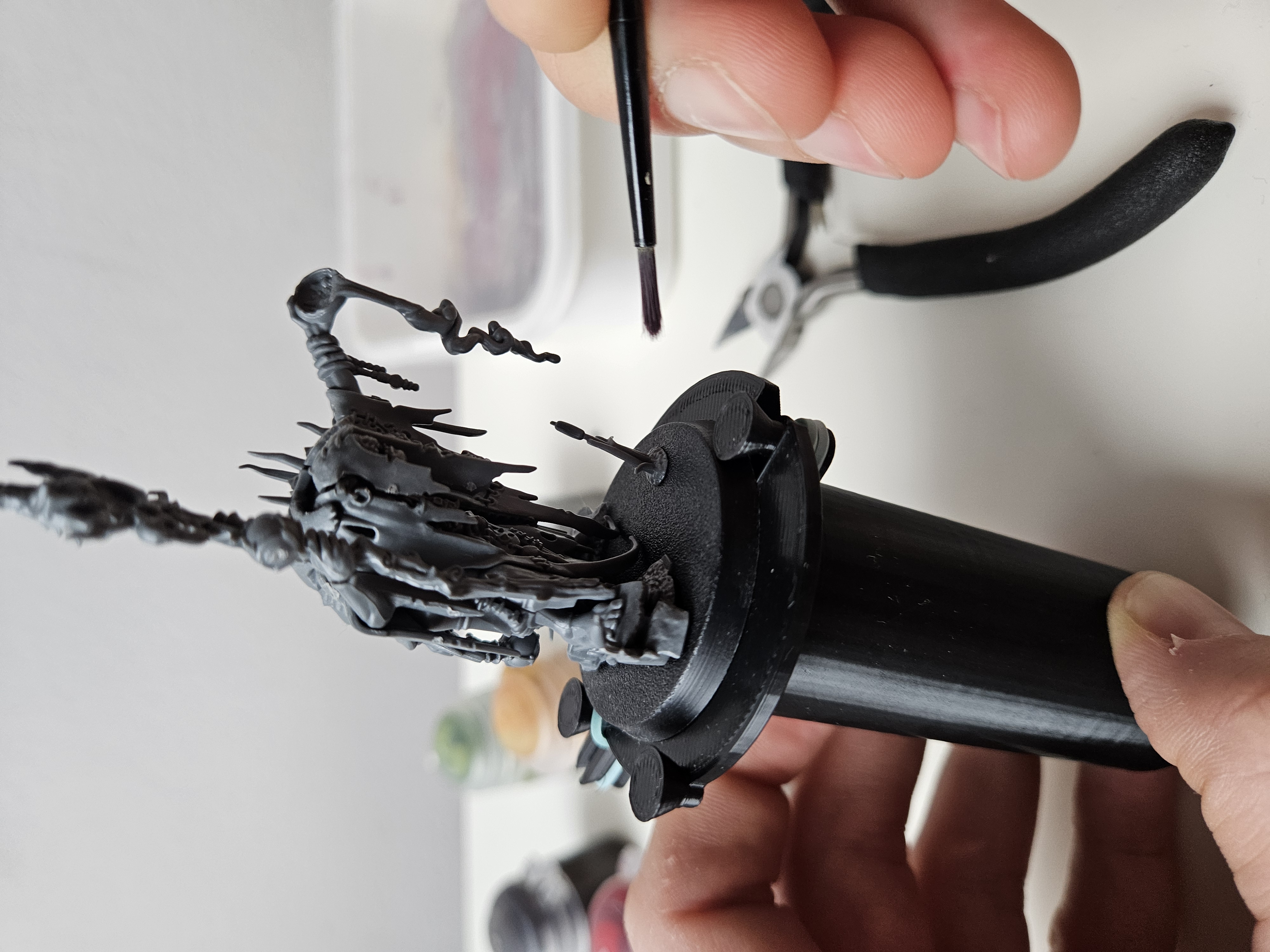 Adjustable miniature holder
