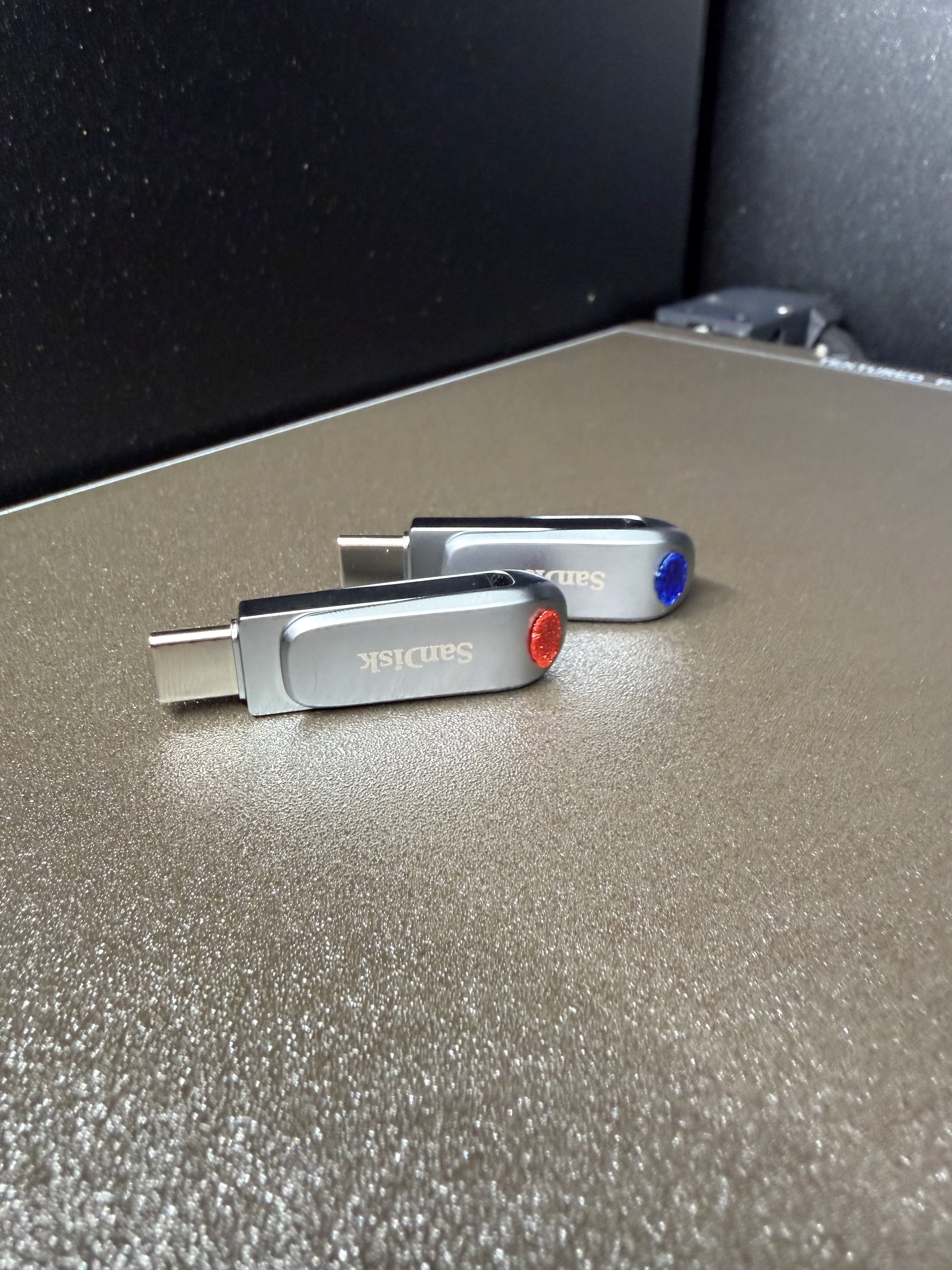Color Accent for SanDisk Ultra Dual Drive Luxe